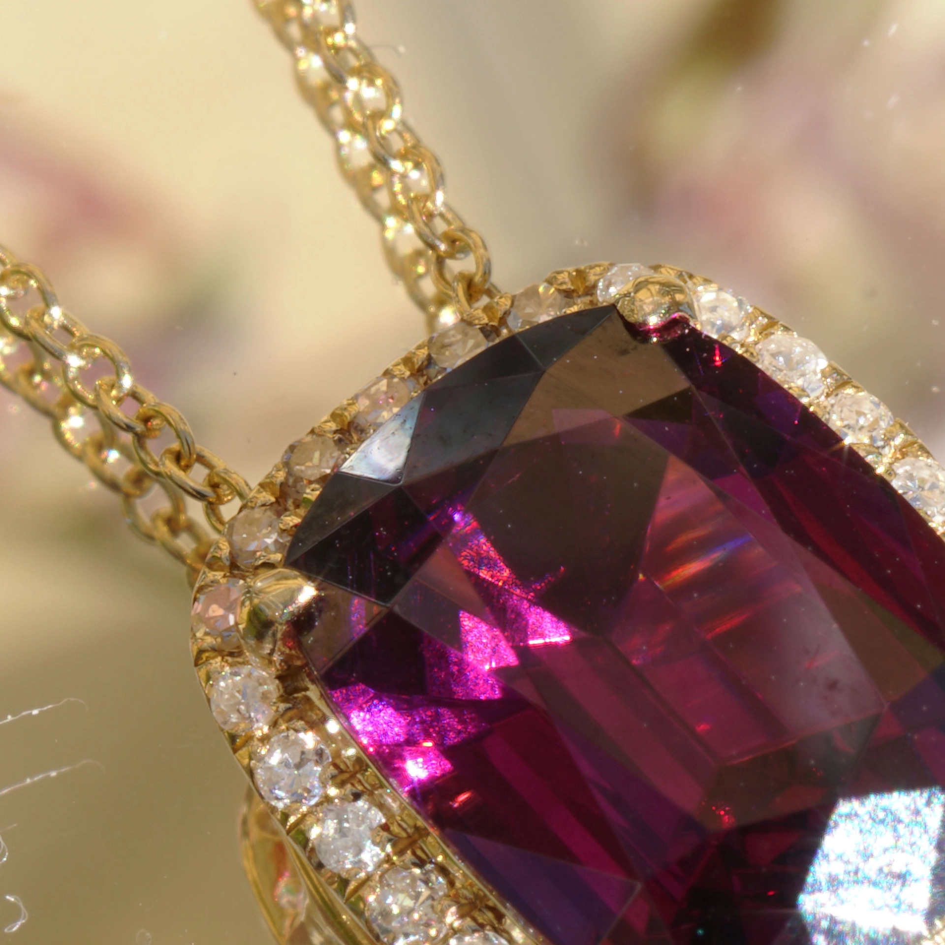 Rhodolite Pendant with Diamonds....Mozambique 18kt Yellowgold