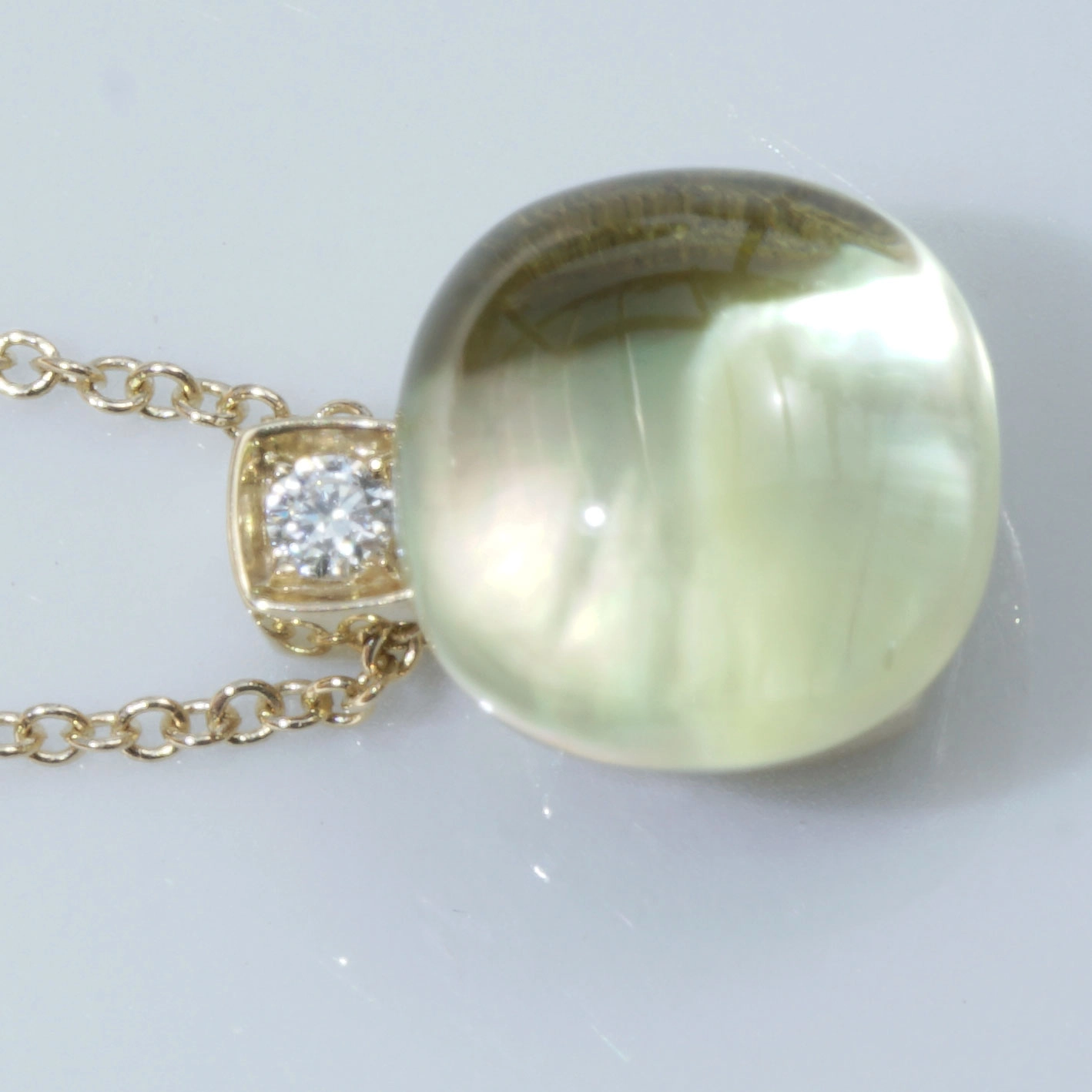 Lemonquartz Brilliant Pendant with Chain 18 kt Yellow Gold...perfekt floating Effect