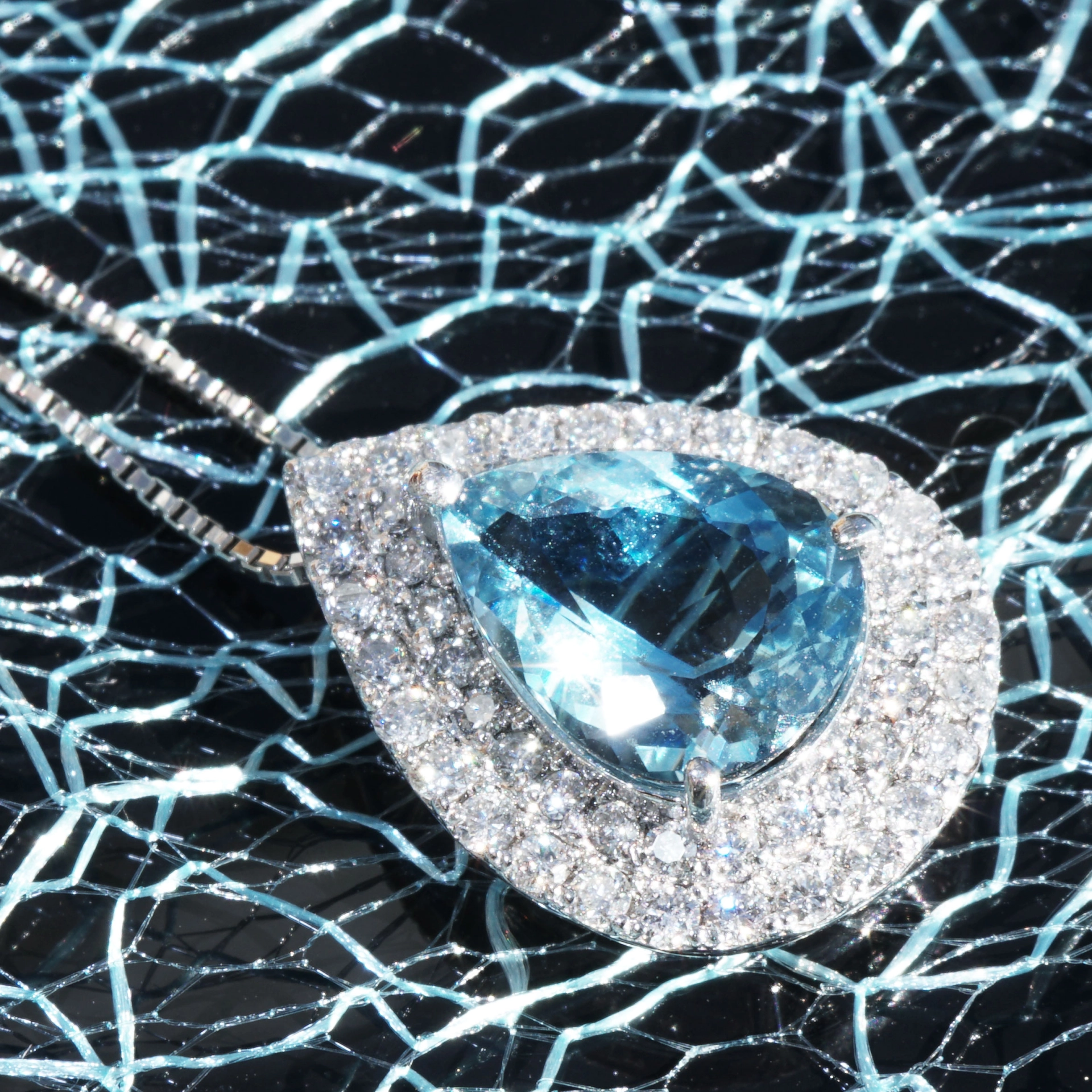 Santa Maria Aquamarin Brilliant Pendant 2.73 ct  950 platinum 0.63 ct Rare Color