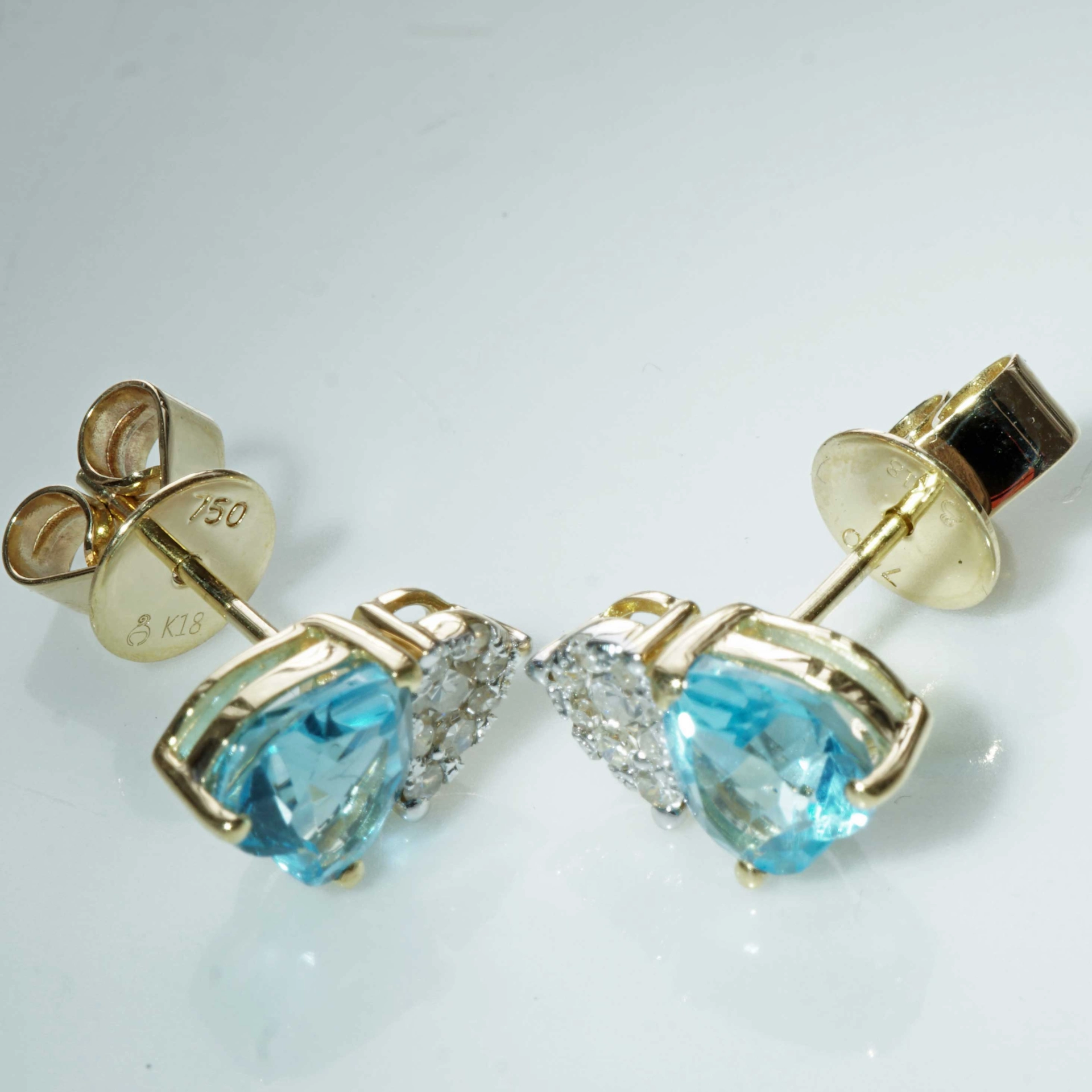 Heart shaped Blue Topaz Earrings 18 kt Yellow Gold with Diamonds