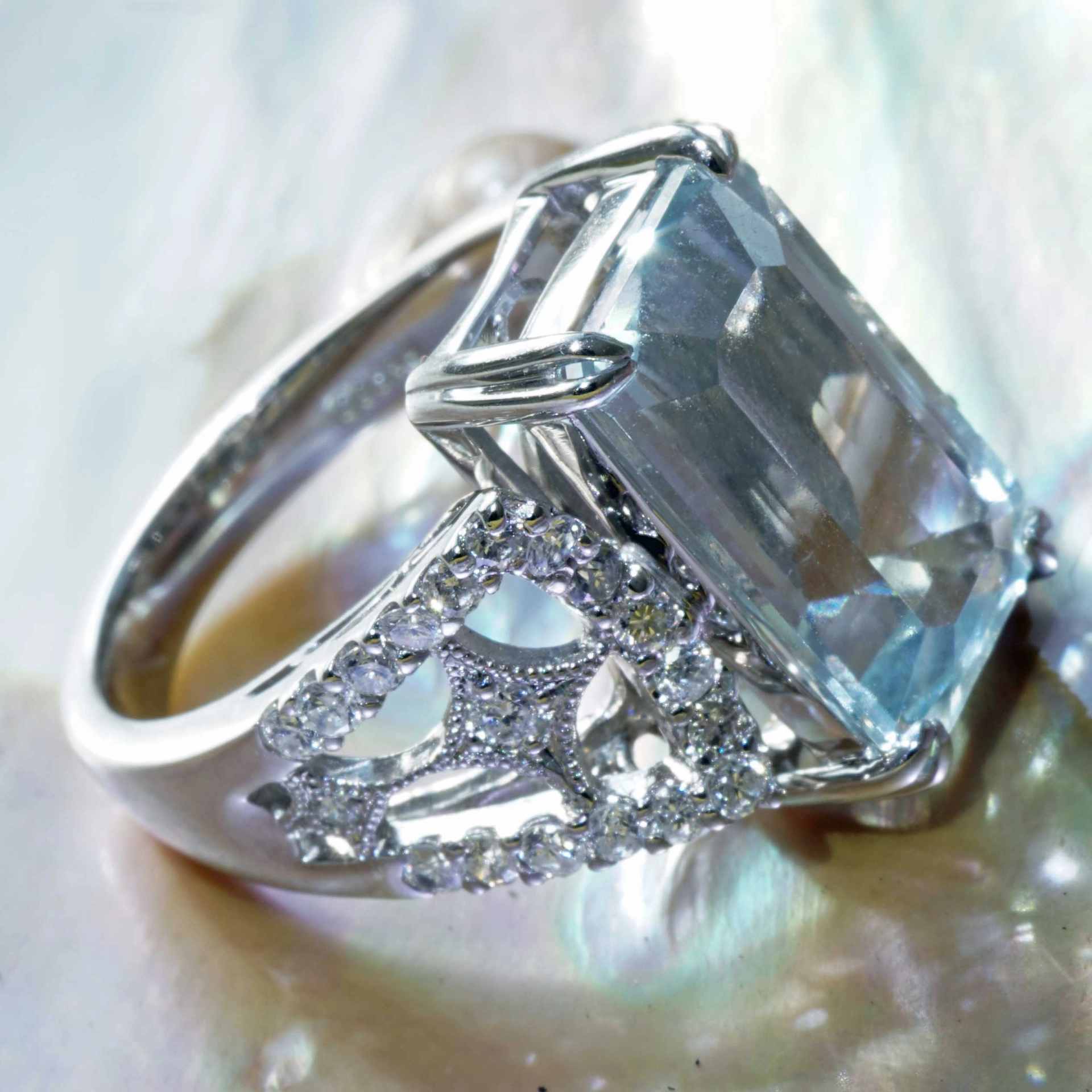 Aquamarin Brilliant Ring 900 Platinum 4.40 0.52  ct...so elaborately designed