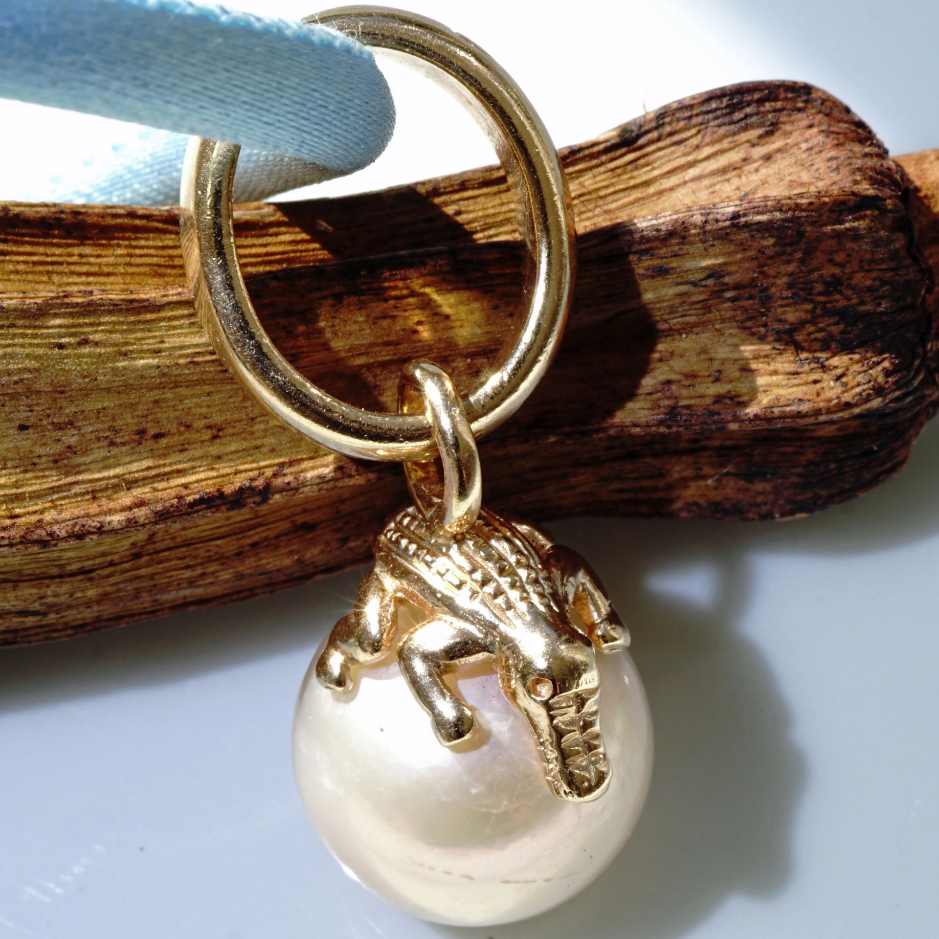 The best Silver Jewelery forever....Pendant Crocs Pearl