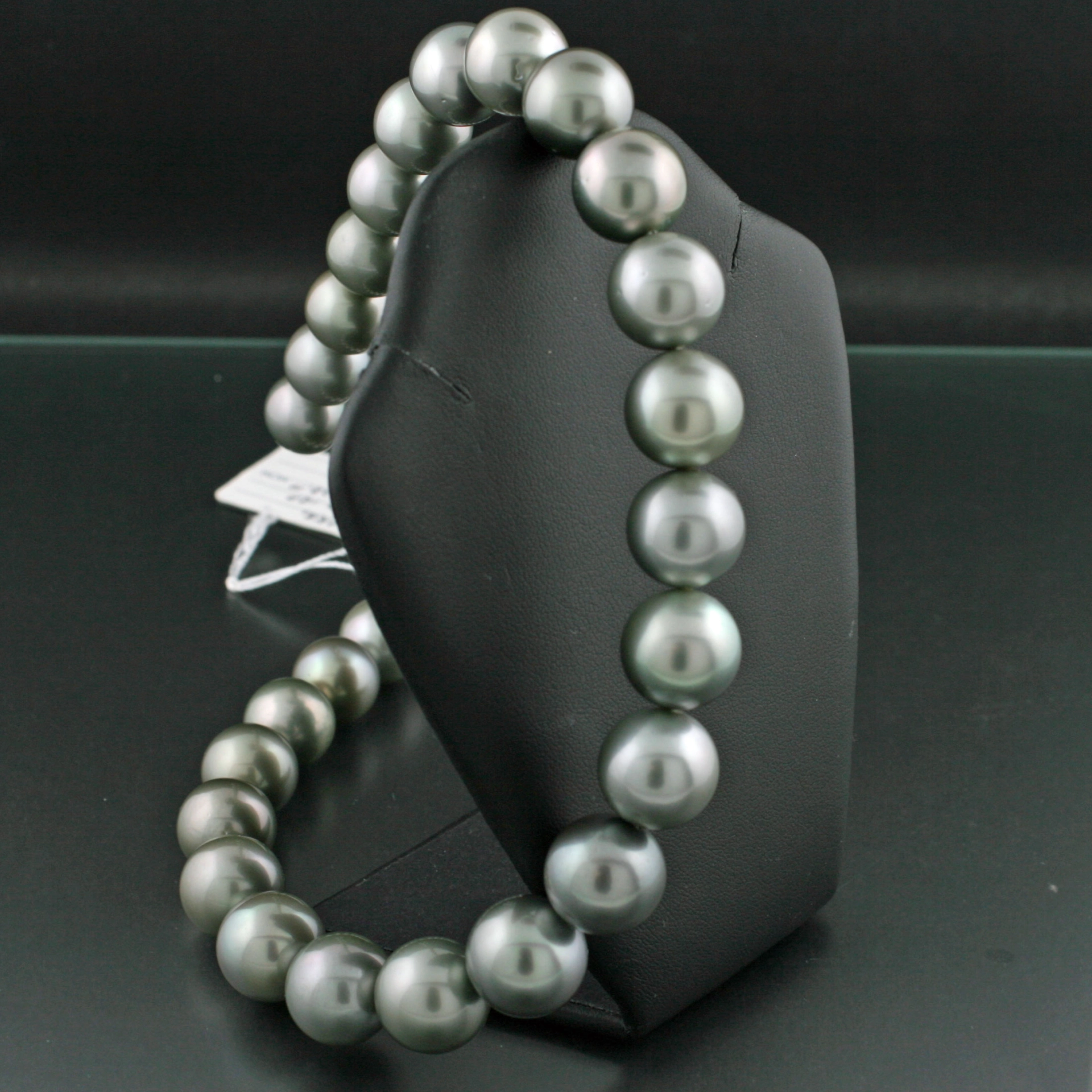 Tahiti-Zuchtperl-Kette-rund-grau-14,2x12 mm
