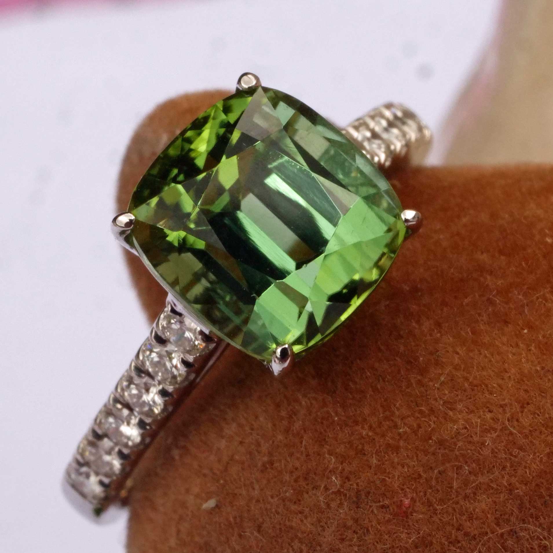 Lagun Green-Blue Tourmaline Brilliant Ring 750 White Gold 3.90 ct 0.27 ct Afghanistan Top Quality