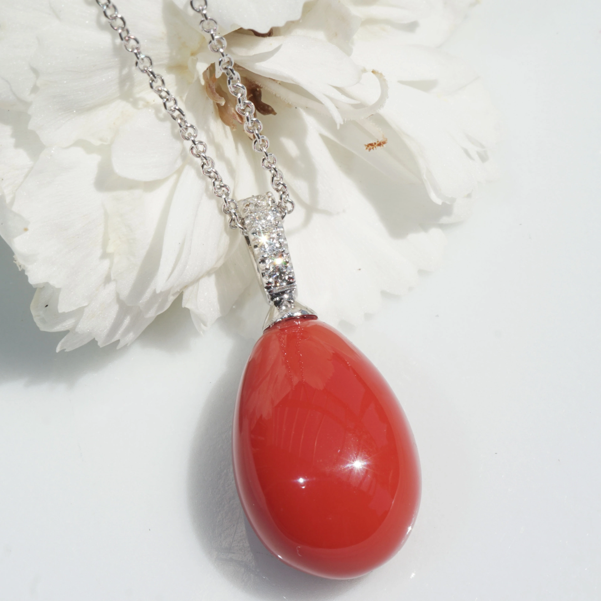 Fine Sardegna Drop Brilliant Pendant Chain 18 kt White Gold...sooo elegant