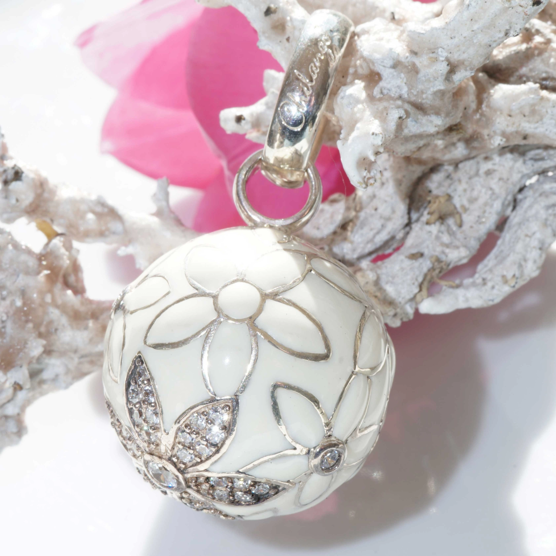 Chilango Pendant Faberge white Flower with Circonia 925 Silver Enamel