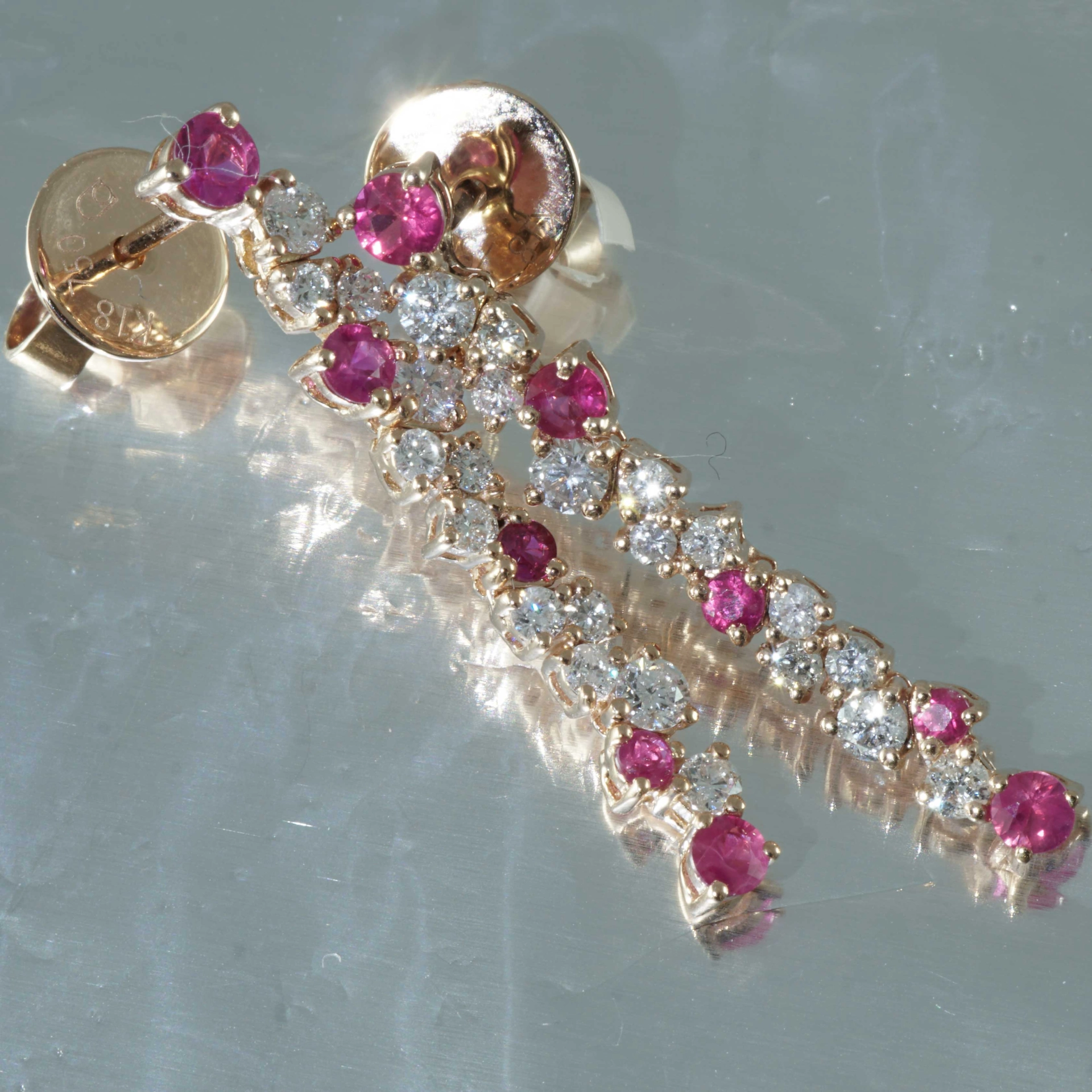 SON04227-Rubin-Brillant-Ohrhaenger-750er-Rosegold-0-40-ct-0-56-ct-unlimited-Glory-tolles-Design Ruby Brilliant Earrings 18 kt Rose Gold...for a glorious Appearance