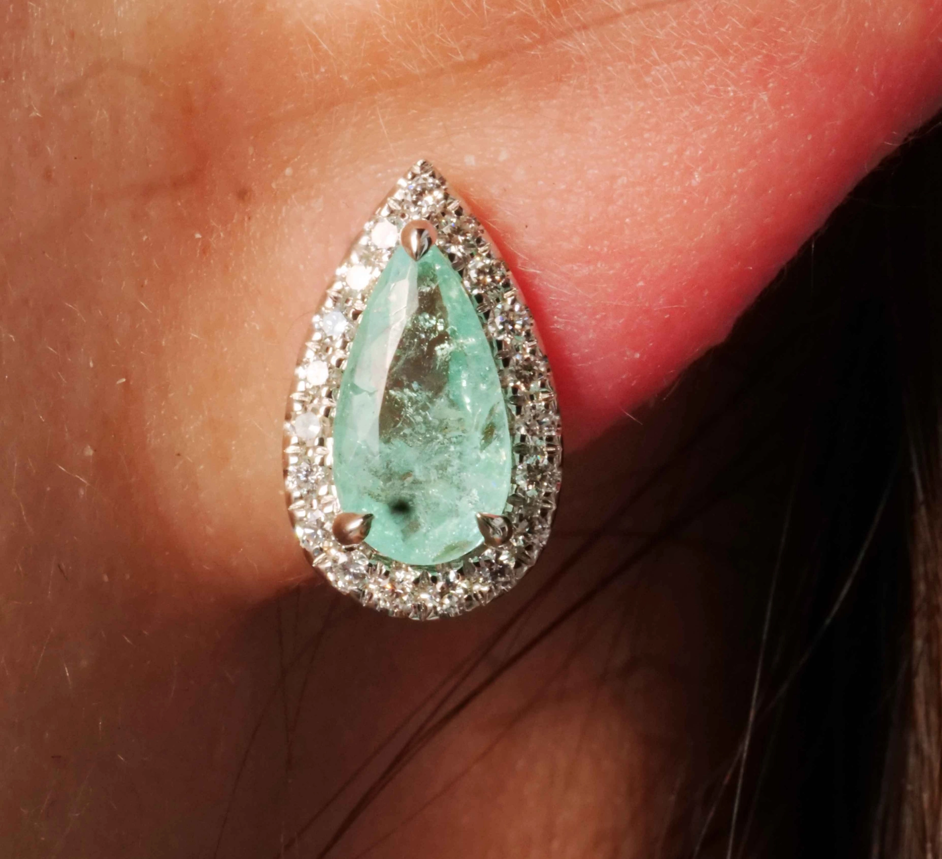 Paraiba Tourmaline Earstuds AAA 18 kt White Gold with Brilliants