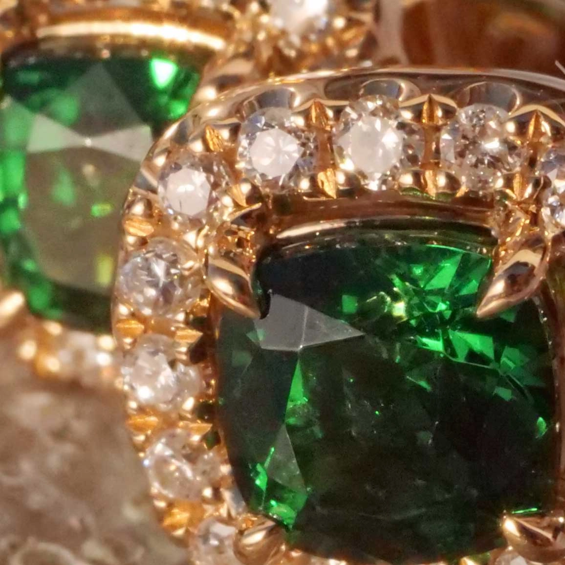 Tsavorith Brilliant Earstuds 18 kt Yellow Gold 1.42 ct 0.25 ct...what a amazing Color
