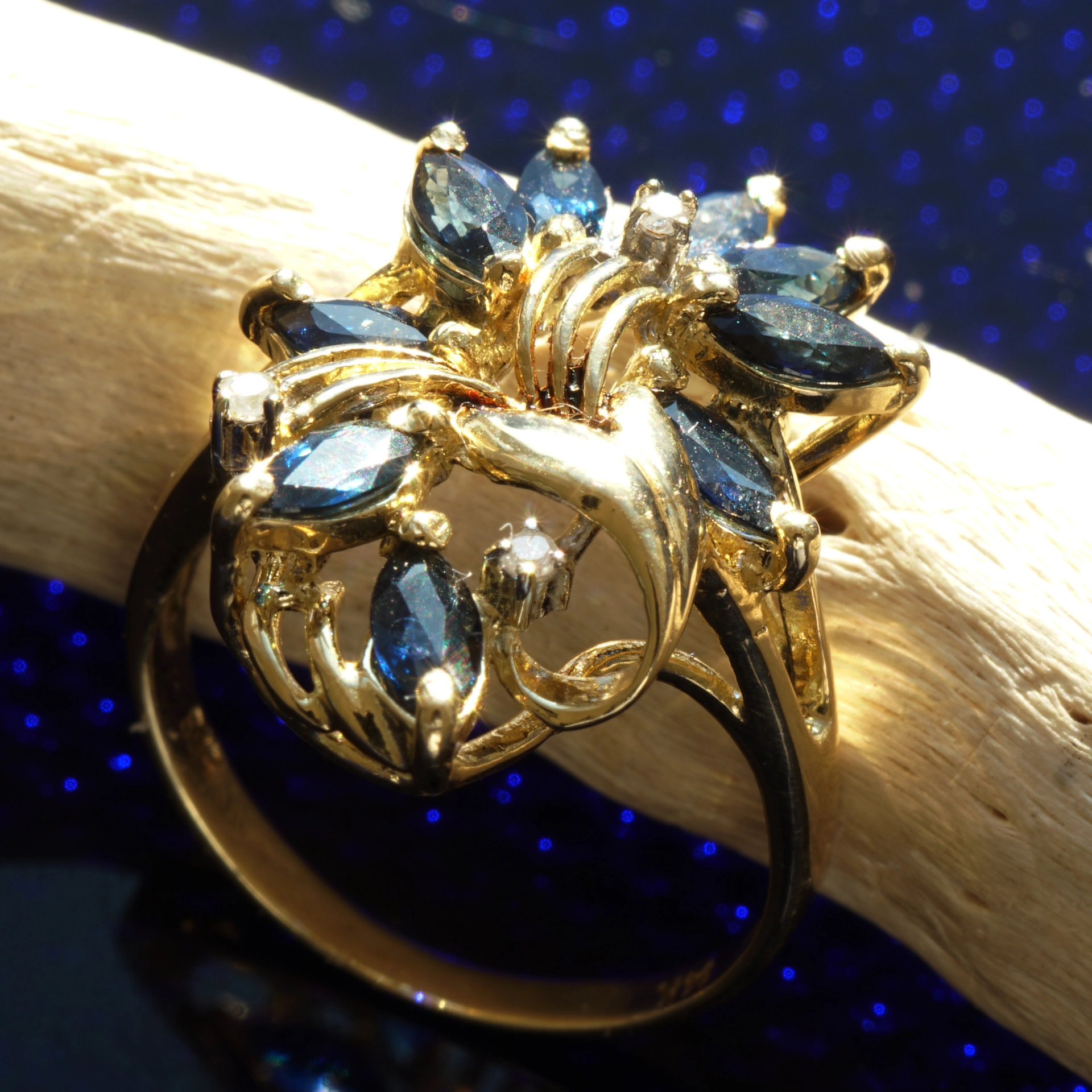Saphire Diamond Ring 14 kt/585 Yellowgold...royalblue...Leaf Play