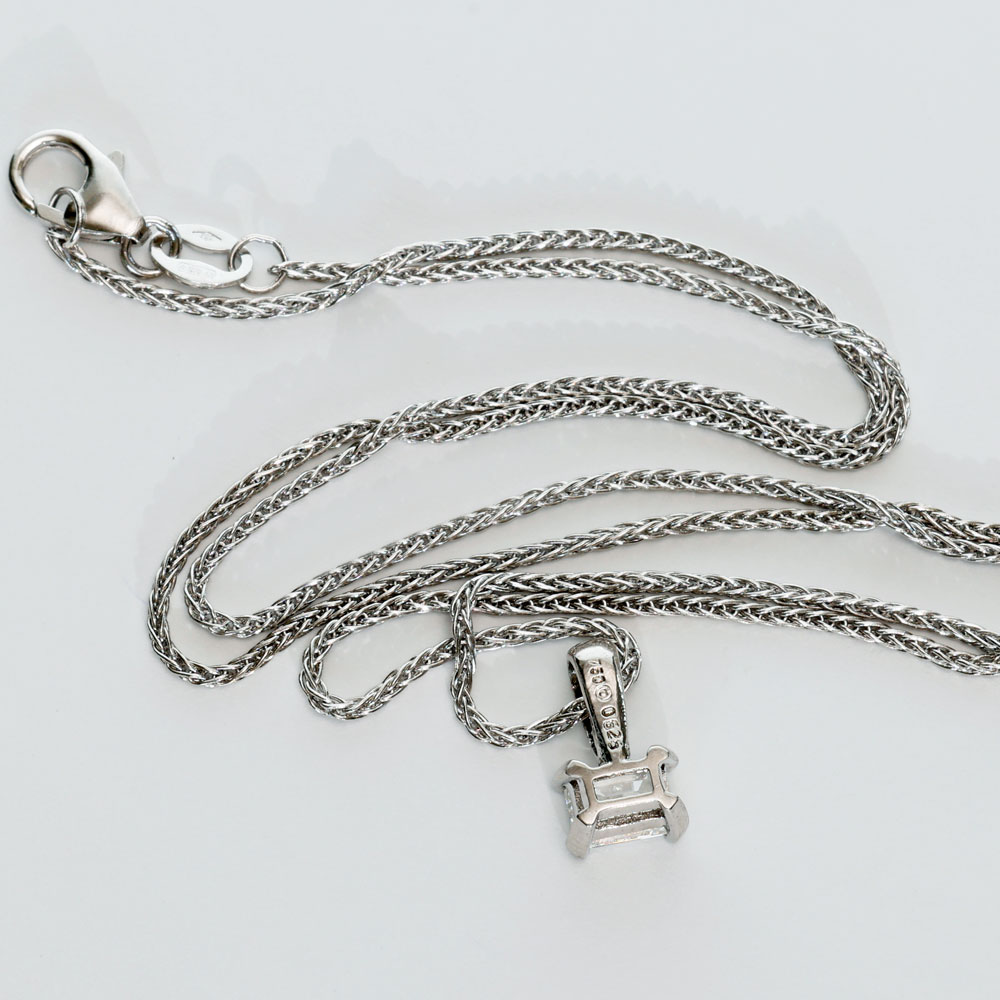 Emeraldcut Diamond Pendant with Chain 0.525 ct F VS2 Silhouette Bentner GIA Certificate 750 White Gold