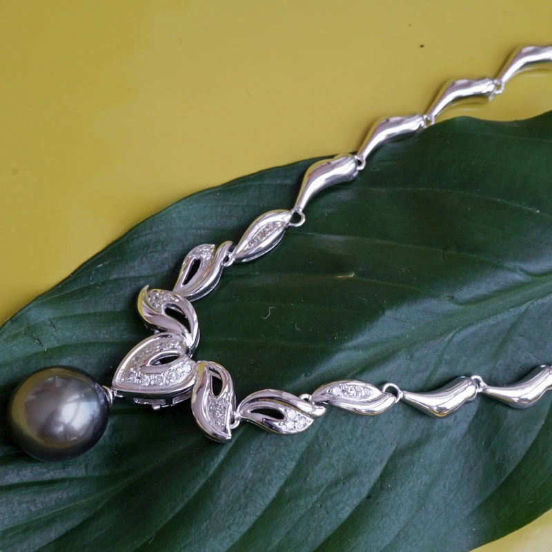 Tahiti-Zuchtperl-Collier-750er-Weißgold-0.28 ct Brillanten