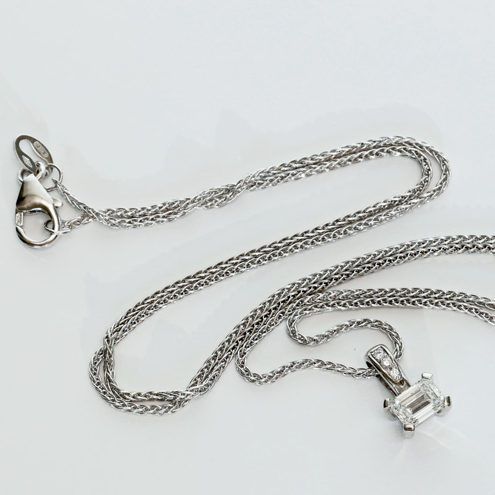 Emeraldcut Diamond Pendant with Chain 0.525 ct F VS2 Silhouette Bentner GIA Certificate 750 White Gold