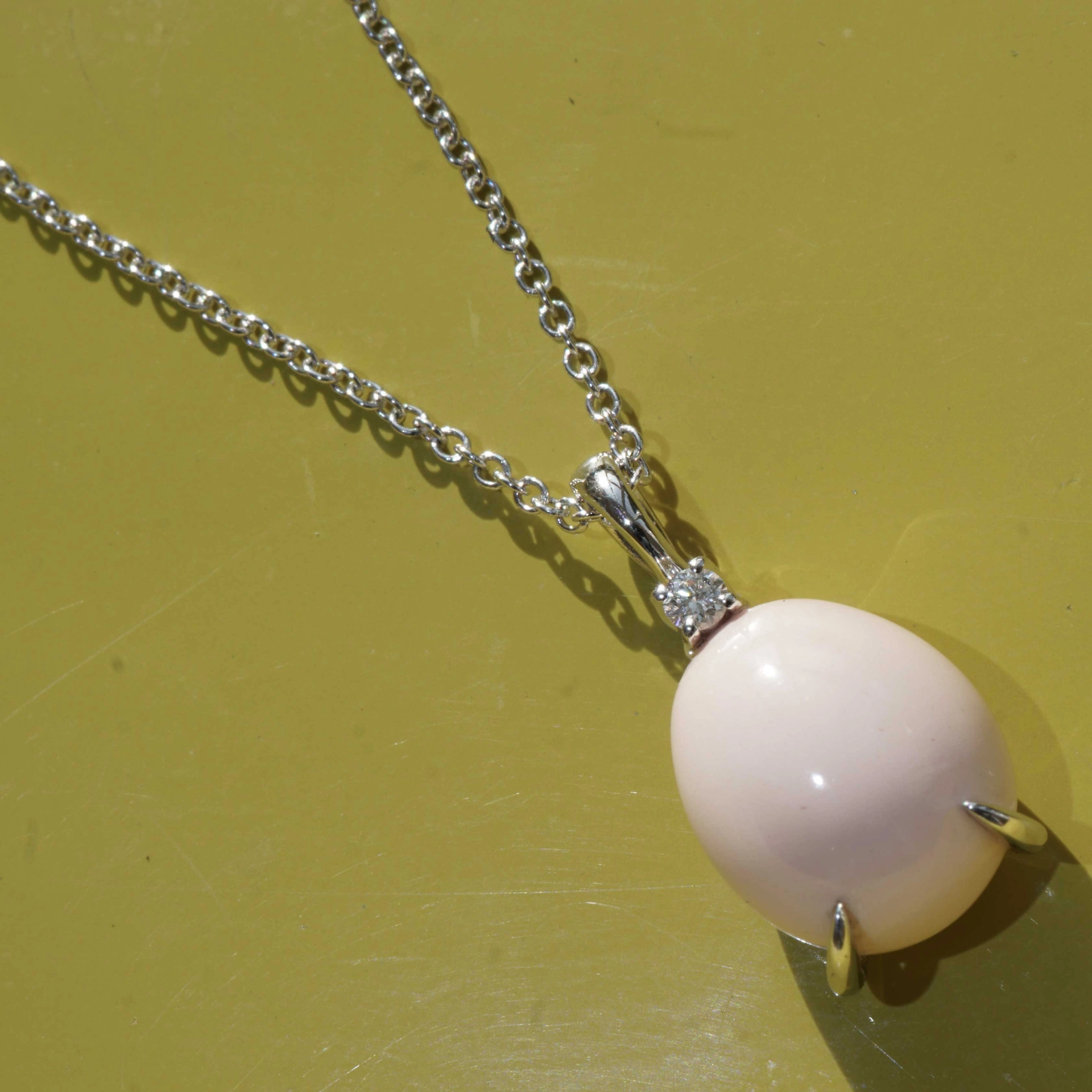 Drop Pendant...soo sweet...with coral and Diamond...made in Italy