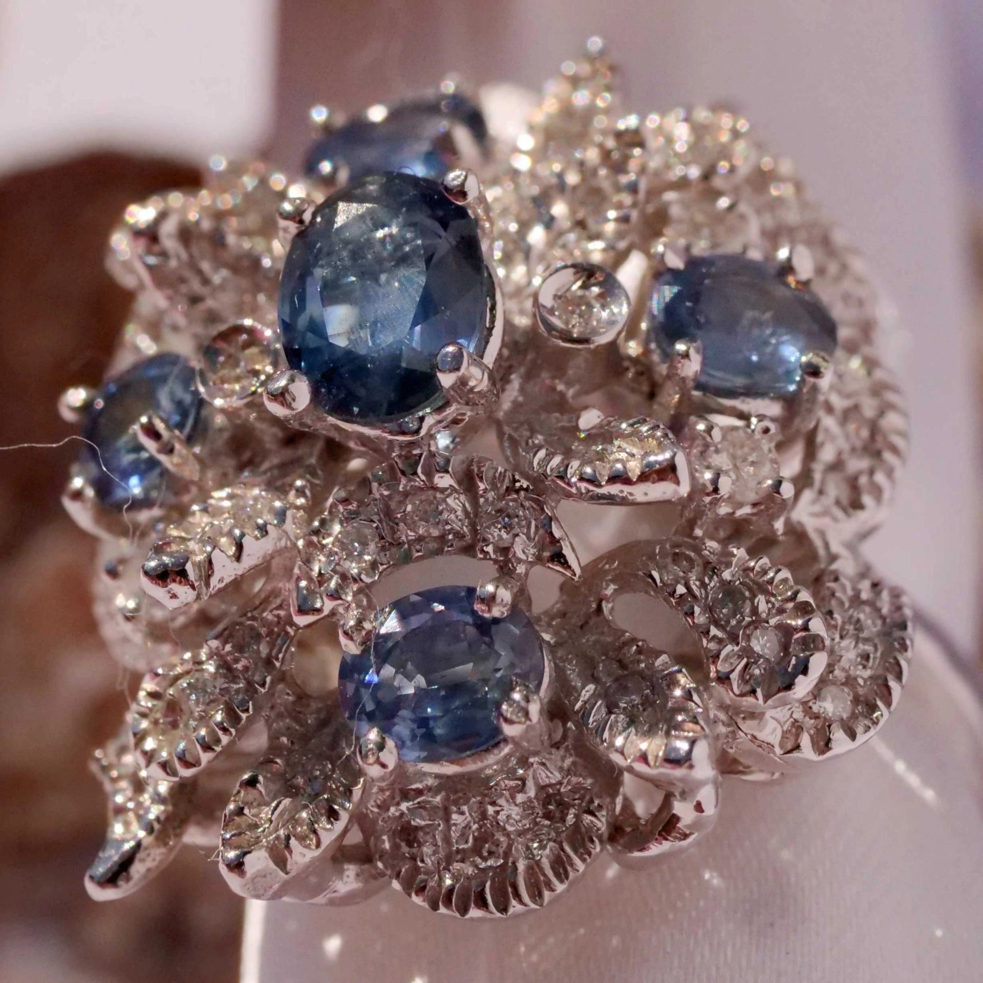 Representative Sapphire Diamond Ring of a special kind 18 kt White Gold 21 x 21 mm