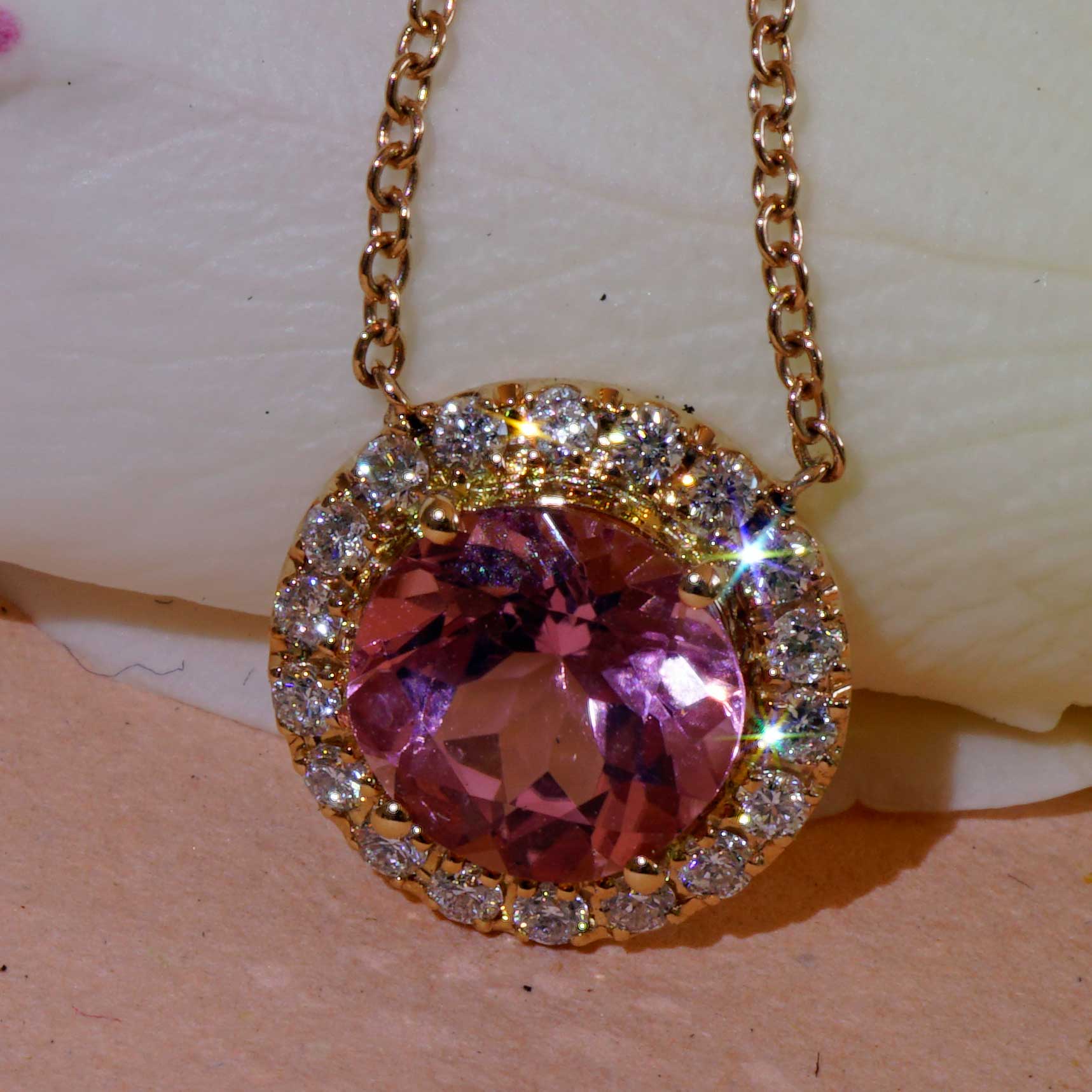 Tourmaline Brilliant Necklace 750 Rose Gold... Pink to fall in love with.... an eye-catcher and mood maker