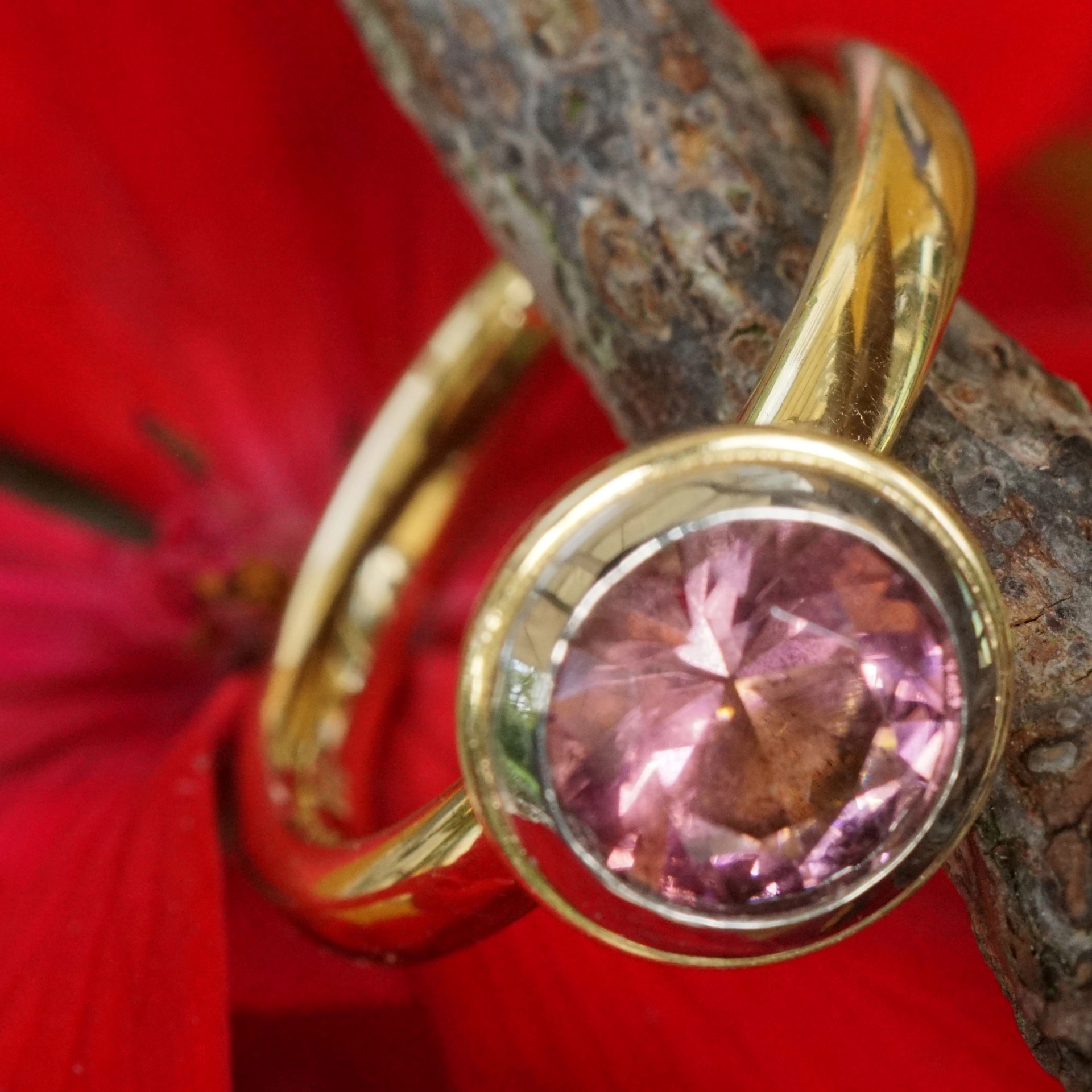 Turmalin Ring 750er Gold moderne Form aus Nachlassverwertung Handarbeit