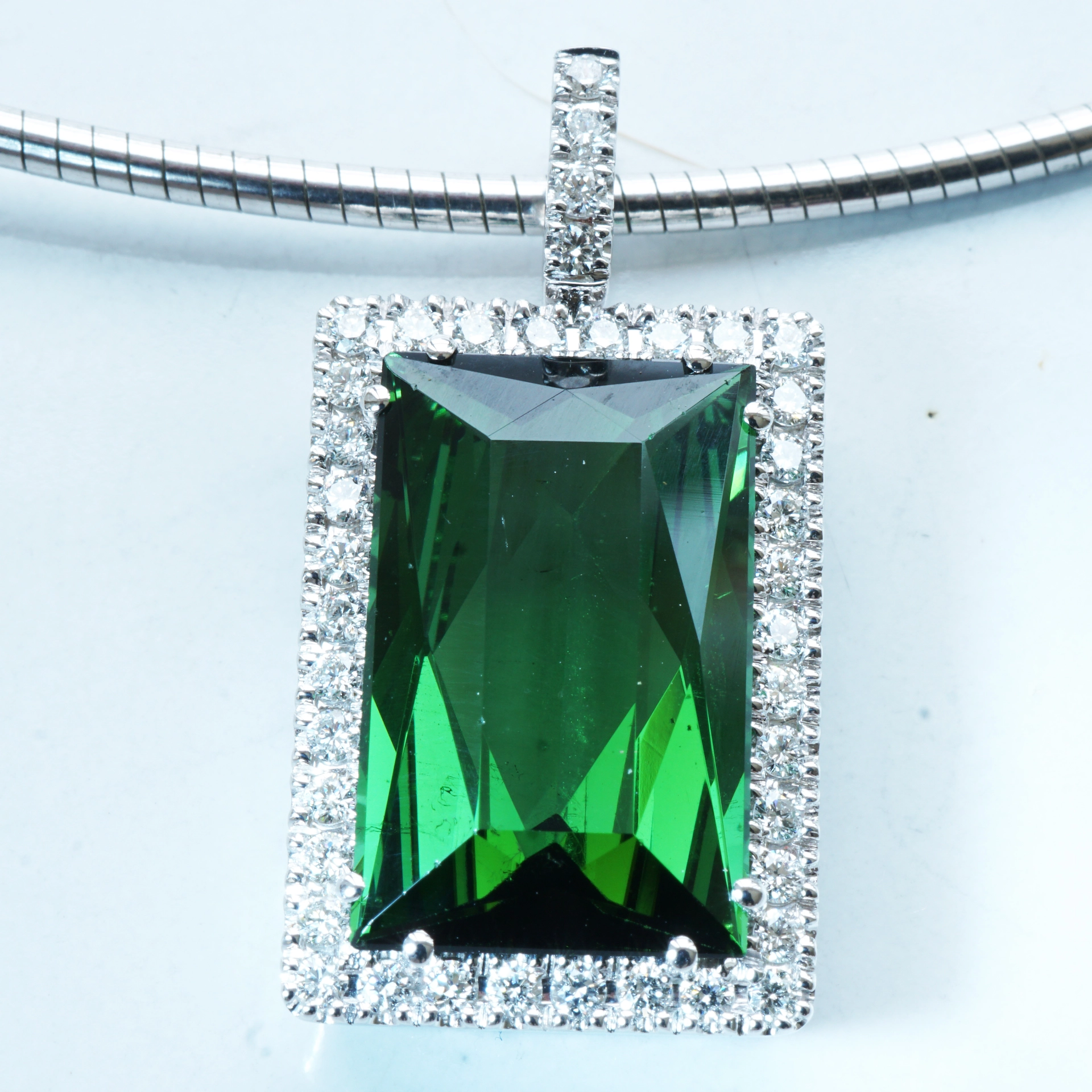 Turmalin Brillant Anhänger 750er Weissgold 9.10 ct 0.50 ct TW VS AAA+ AMAZONASGRÜN