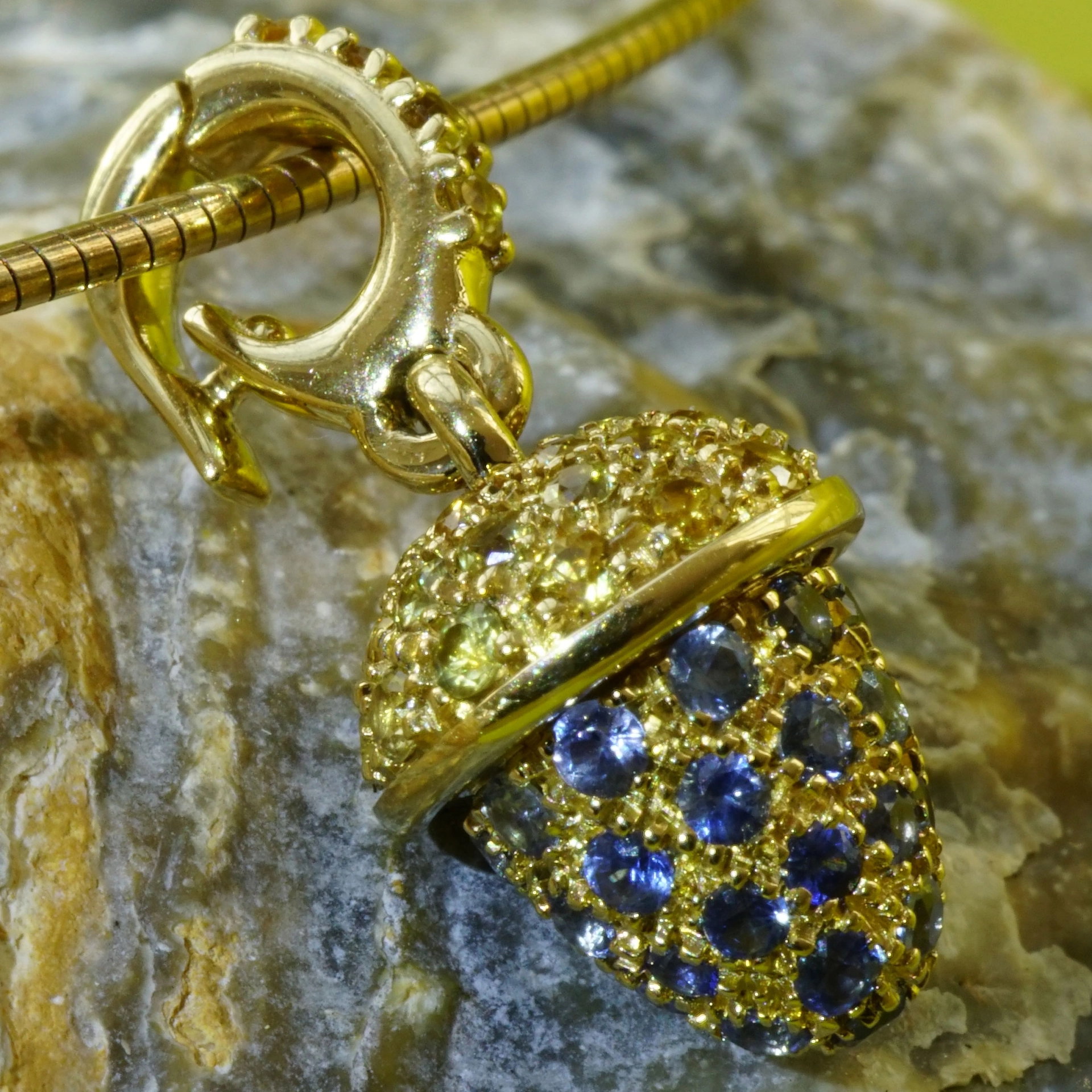  Saphire Drop Pendant 18 kt Yellowgold.......sooo cute