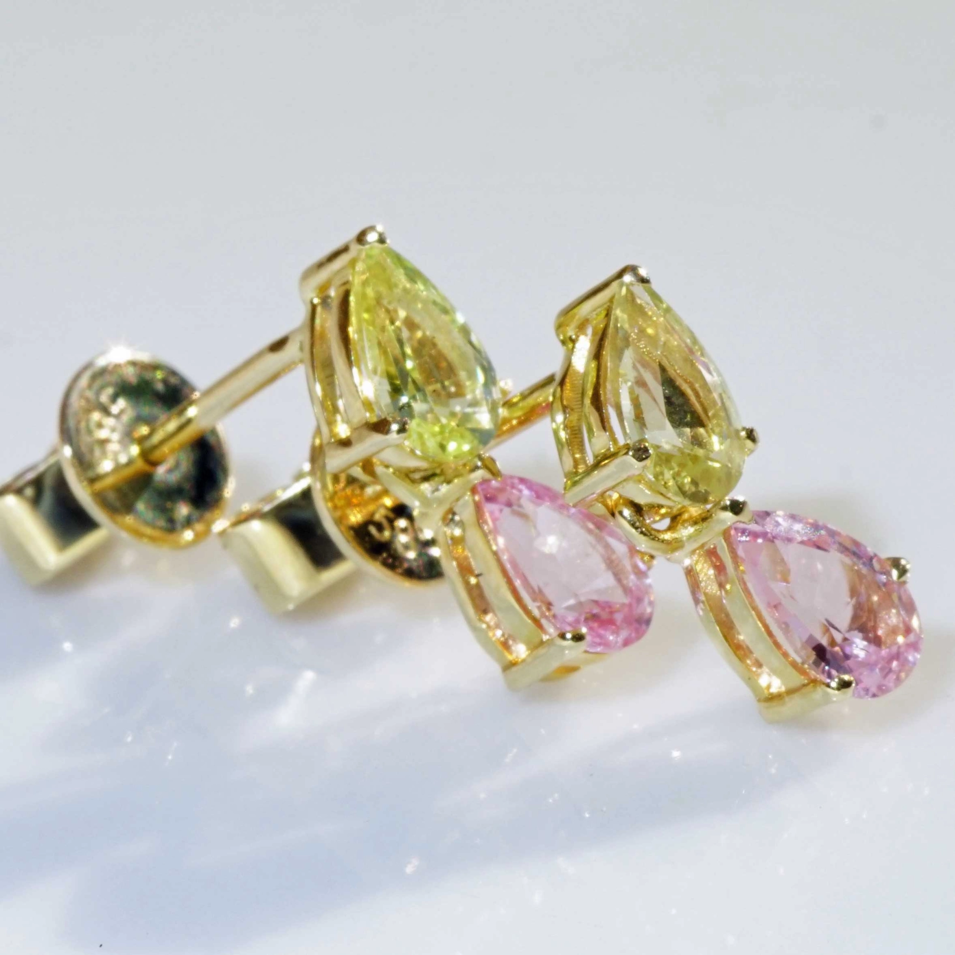 Saphire Earrings pink yellow 18 kt Yellow Gold Ilanka Mine Madagascar