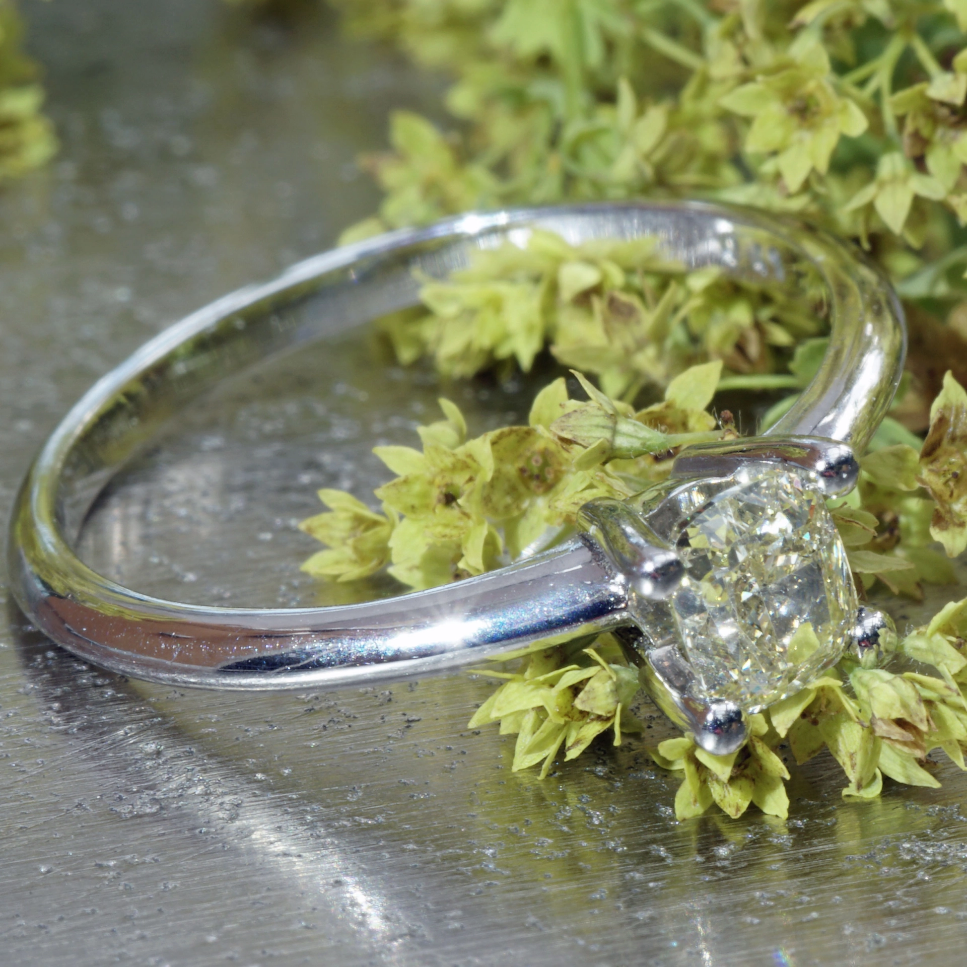 Fancy Yellow Diamond Engagement Ring 0.41 ct 18 kt White Gold Natural Color HRD Certificate