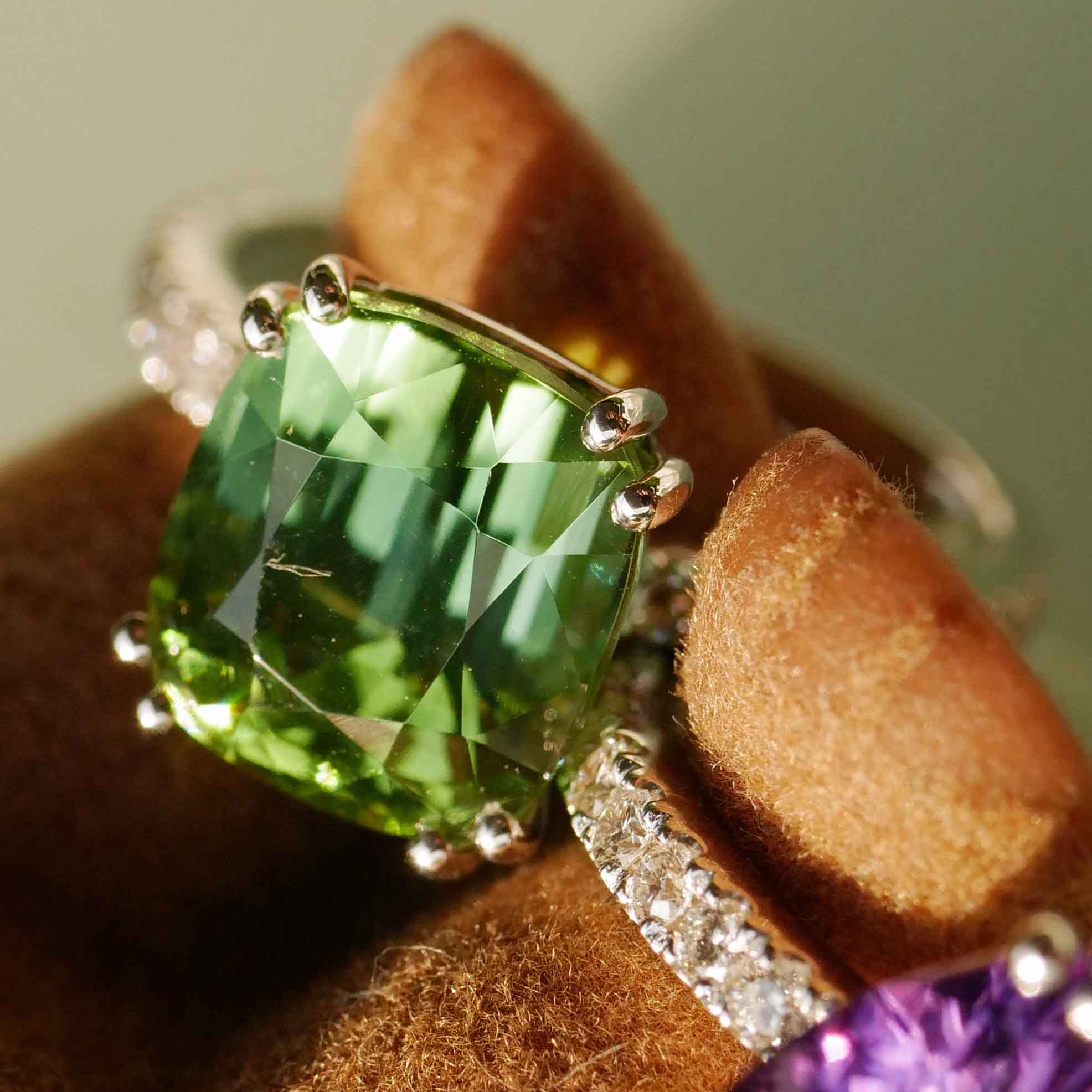 Yellow Saphire Brilliant Ring 18 kt White Gold 1.41 ct AAA+ very fine Jewellery