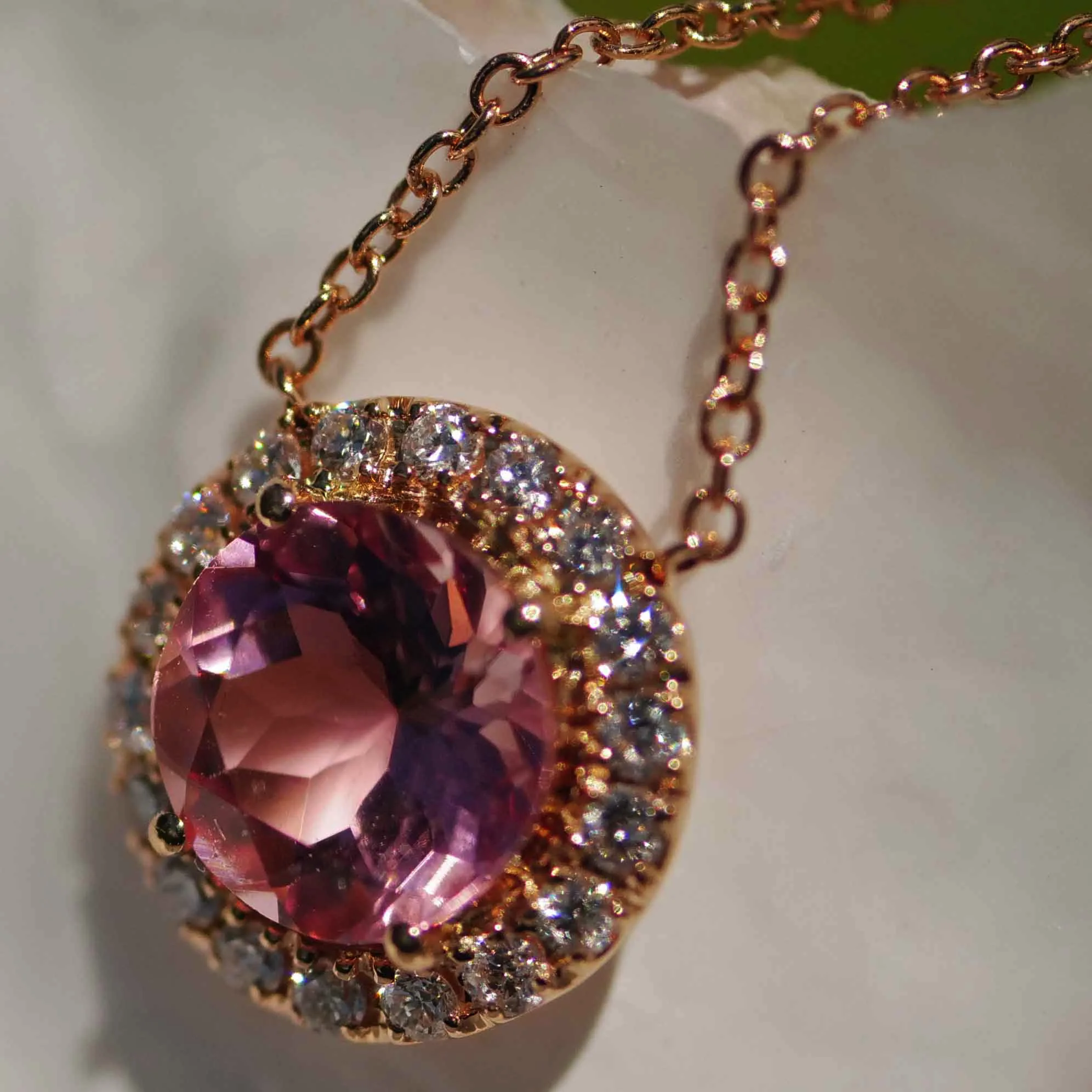 Tourmaline Brilliant Necklace 750 Rose Gold... Pink to fall in love with.... an eye-catcher and mood maker