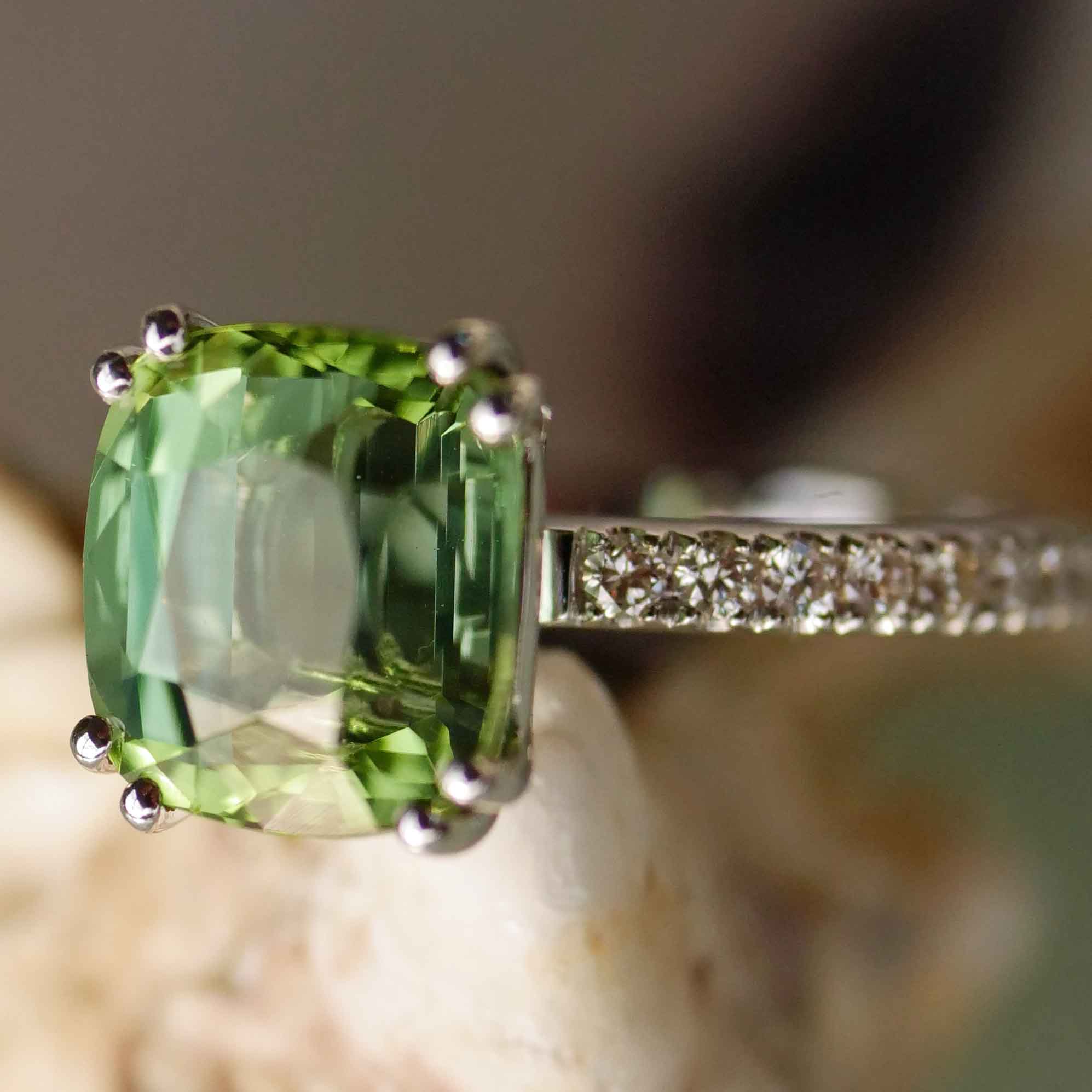 Yellow Saphire Brilliant Ring 18 kt White Gold 1.41 ct AAA+ very fine Jewellery