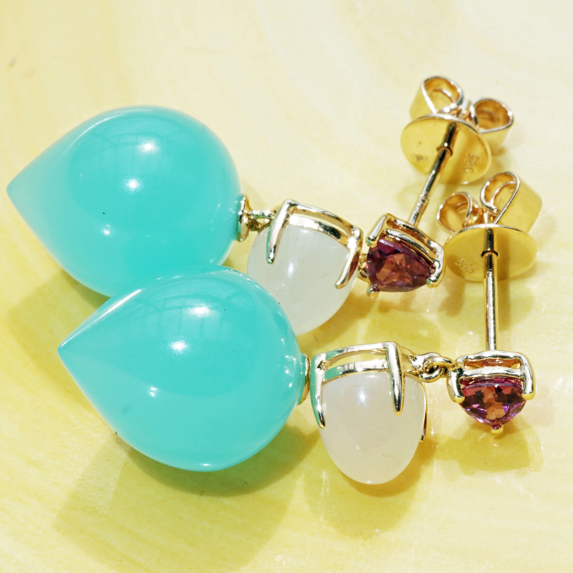 Beautiful Paraiba Blue Calzedon Rhodolite Moonstone Earrings 14 kt Yellow Gold