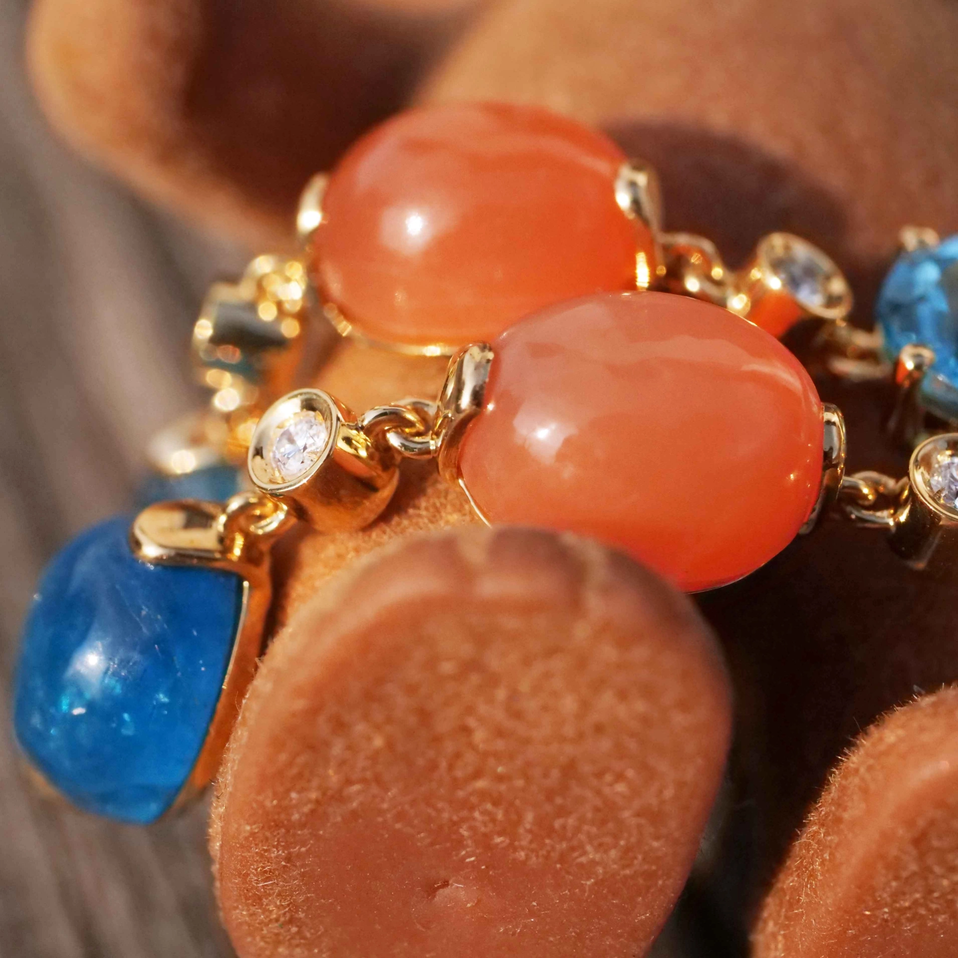 Neon blue paraibacolored Apatite Topaz and Moonstone Earrings 18 kt Jewellery 