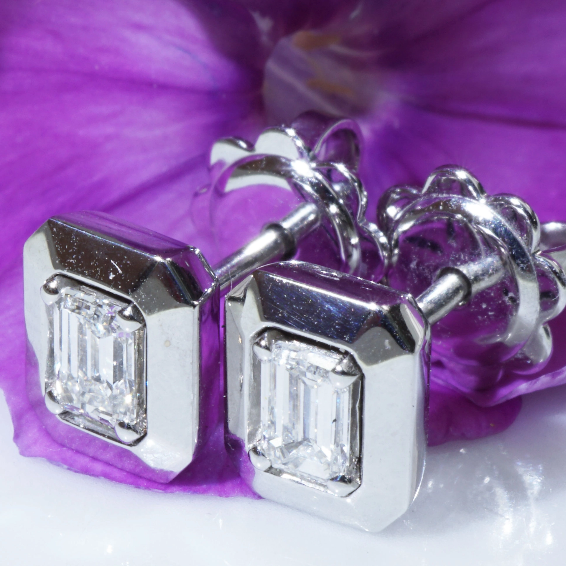 0.40 ct Emerald Cut Diamond Ear Studs 18kt White Gold made in Italy