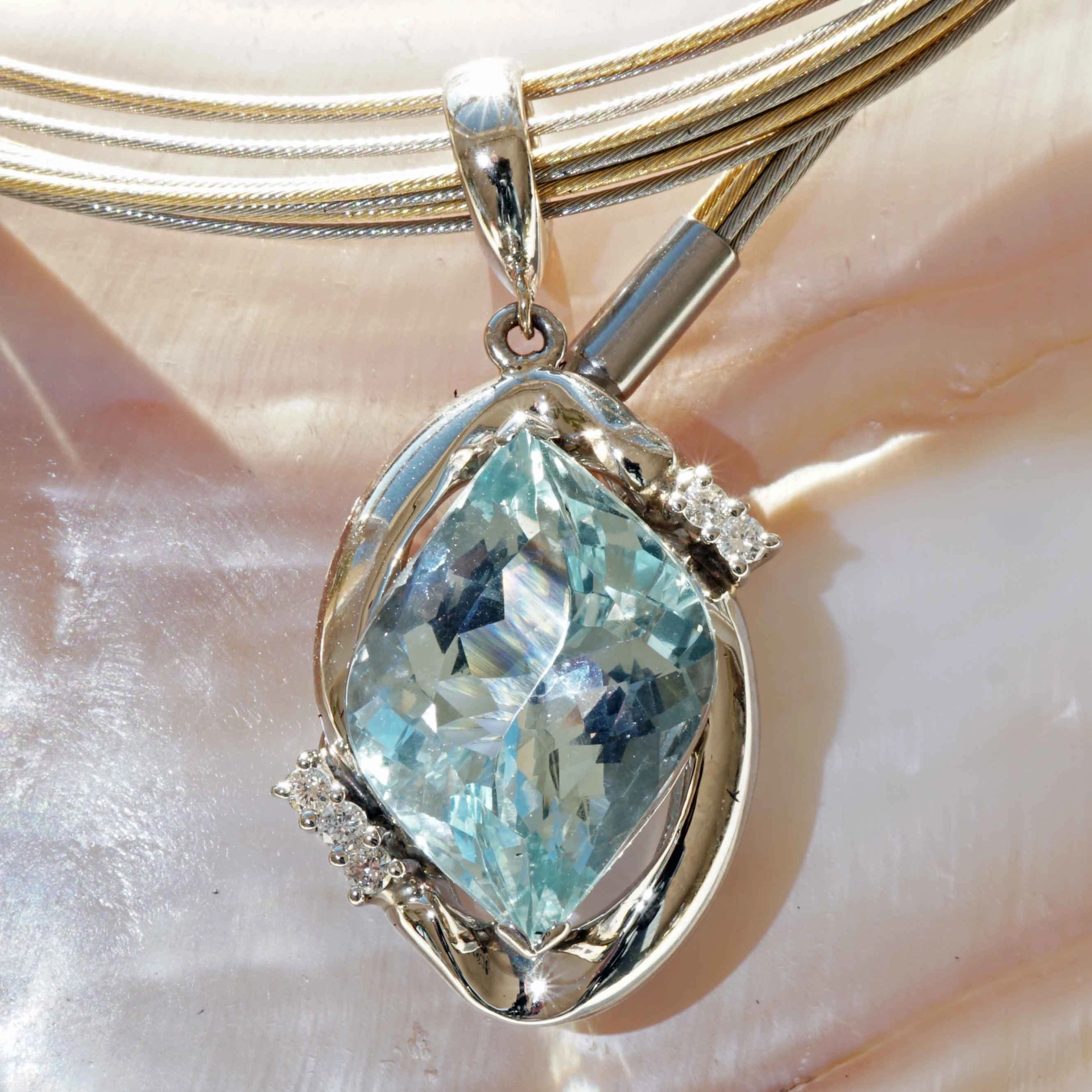 Fancy Aquamarin Brilliant Pendant 7.8 ct  900 Patinum 0.35 ct beautiful Color