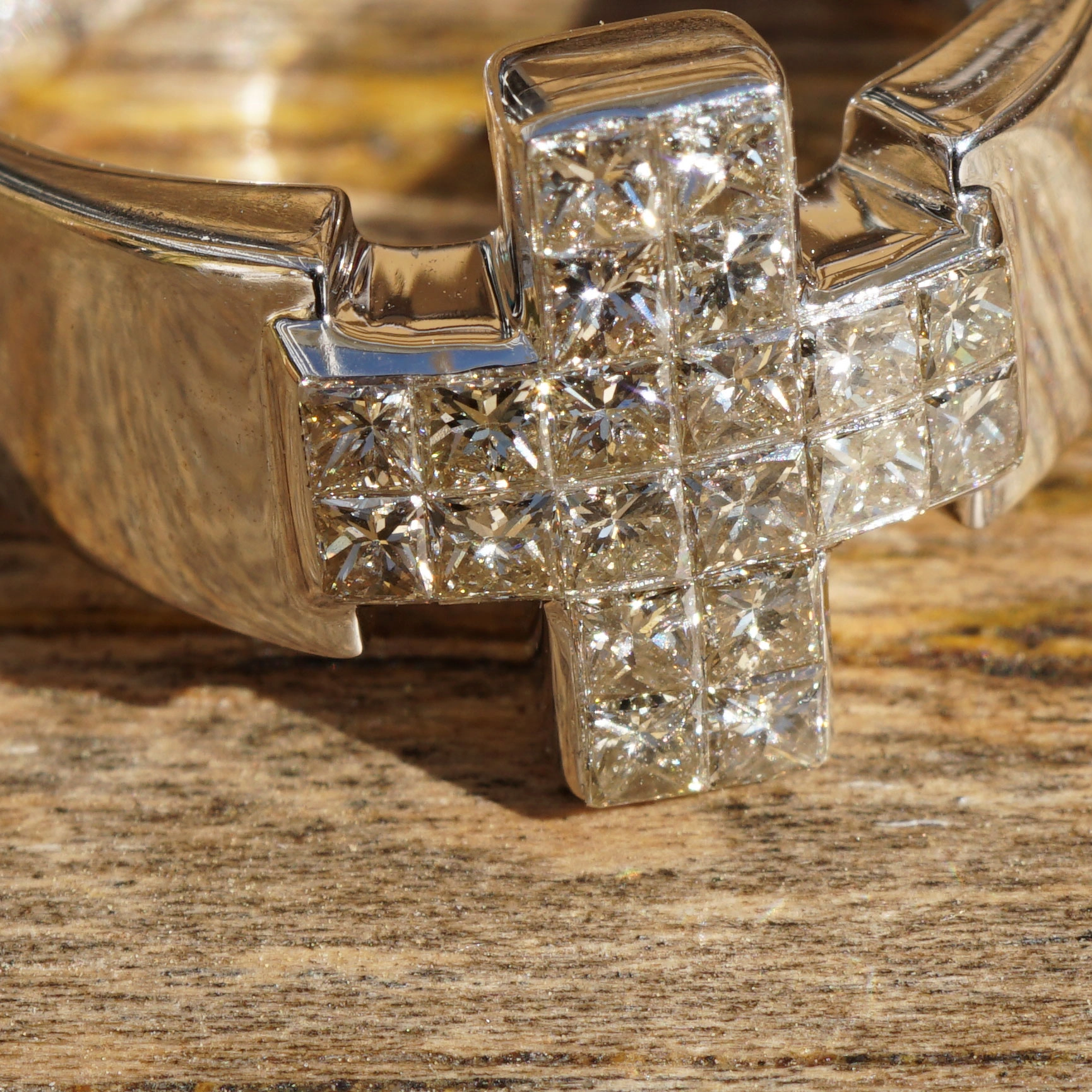 Cross Diamond Ring 18 kt Whitegold....Princess Diamonds 1.20 ct...stylish