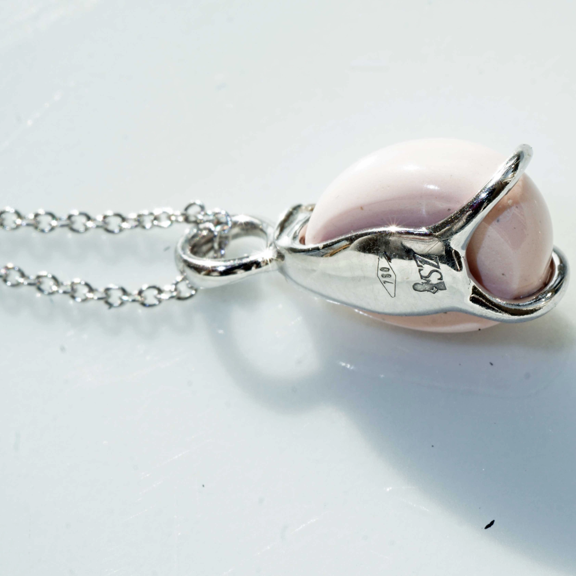 Drop Pendant...soo sweet...with coral and Diamond...made in Italy