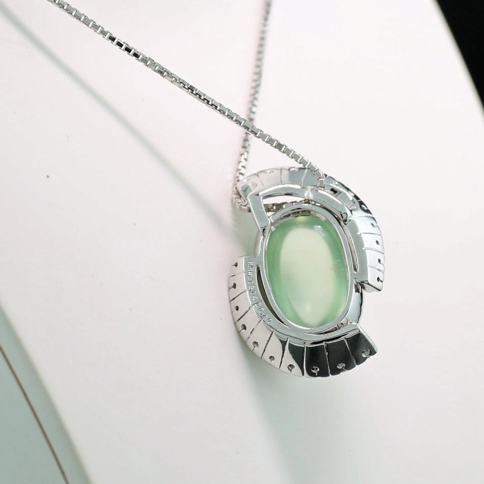 Prehnit Brillant Anhänger mit Kette 750er Weißgold 12.14 ct 0.70 ct