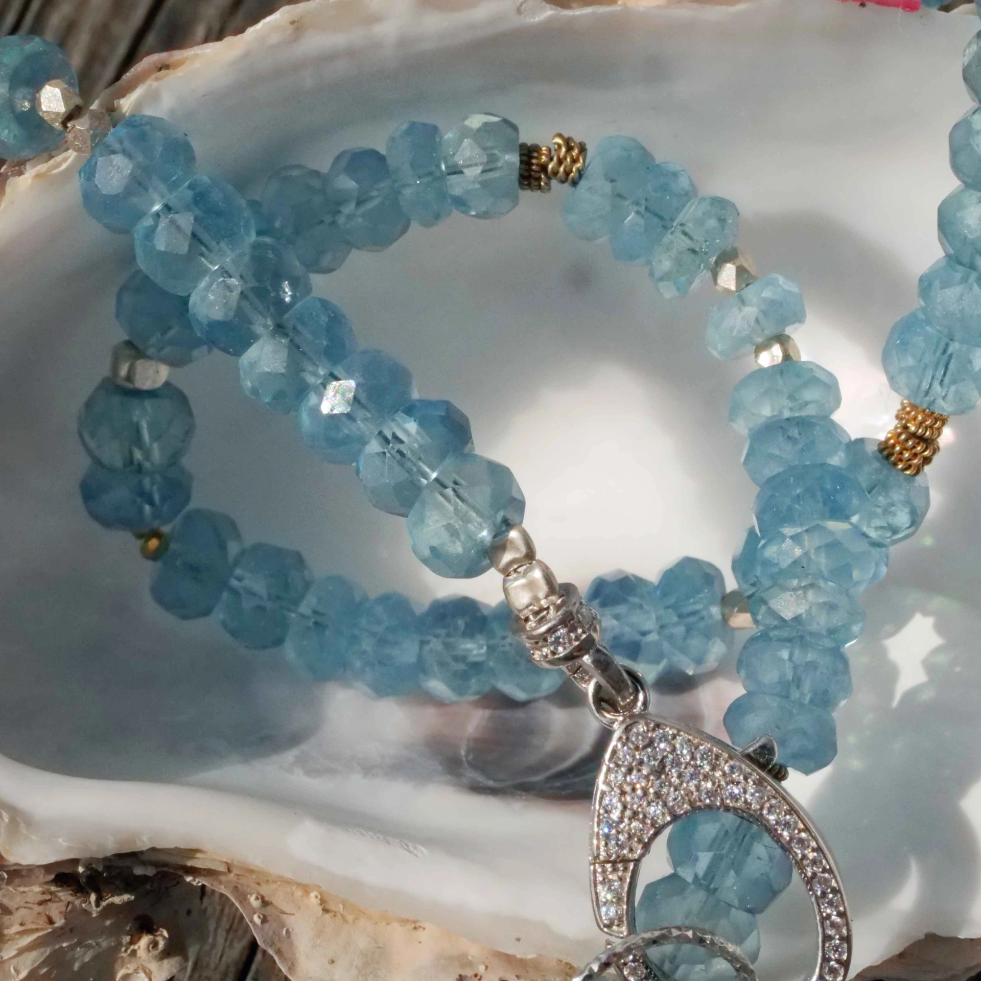 Aquamarin Necklace with handmade Balls in 900er Finegold and silver...so pretty