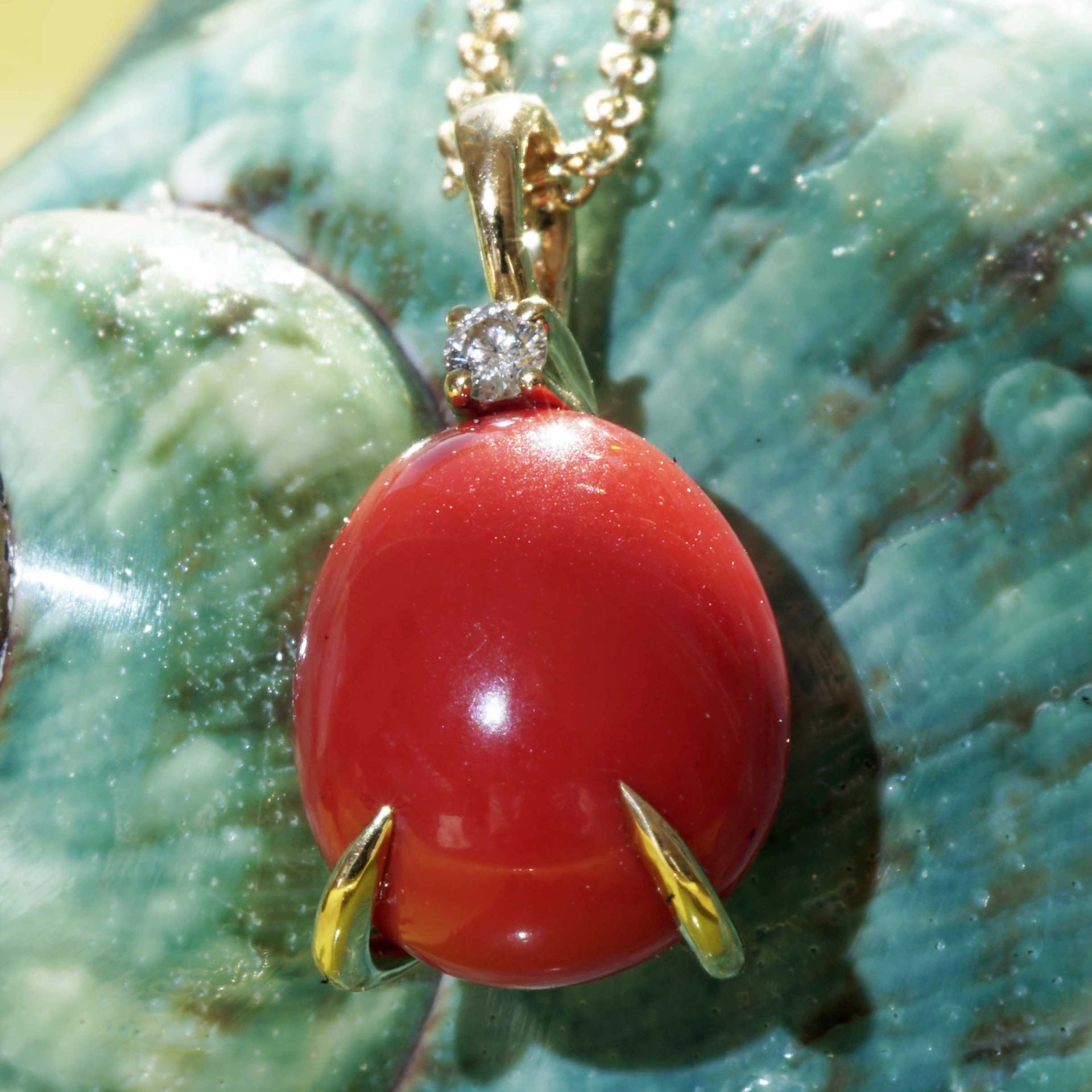 Drop Pendant...soo sweet...with coral and Diamond...made in Italy