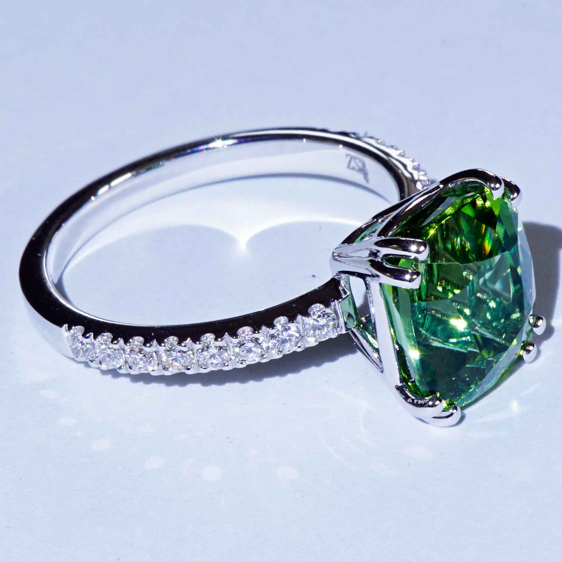 Lagun Green-Blue Tourmaline Brilliant Ring 750 white gold 4.86 ct 0.33 ctTop Quality from Afghanistan