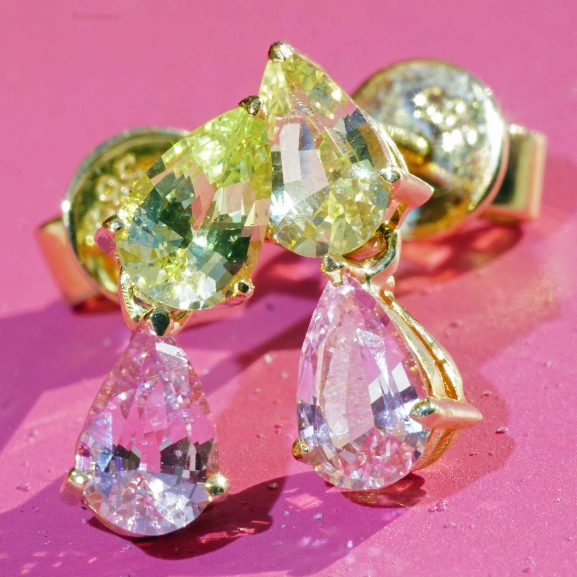 Saphire Earrings pink yellow 18 kt Yellow Gold Ilanka Mine Madagascar