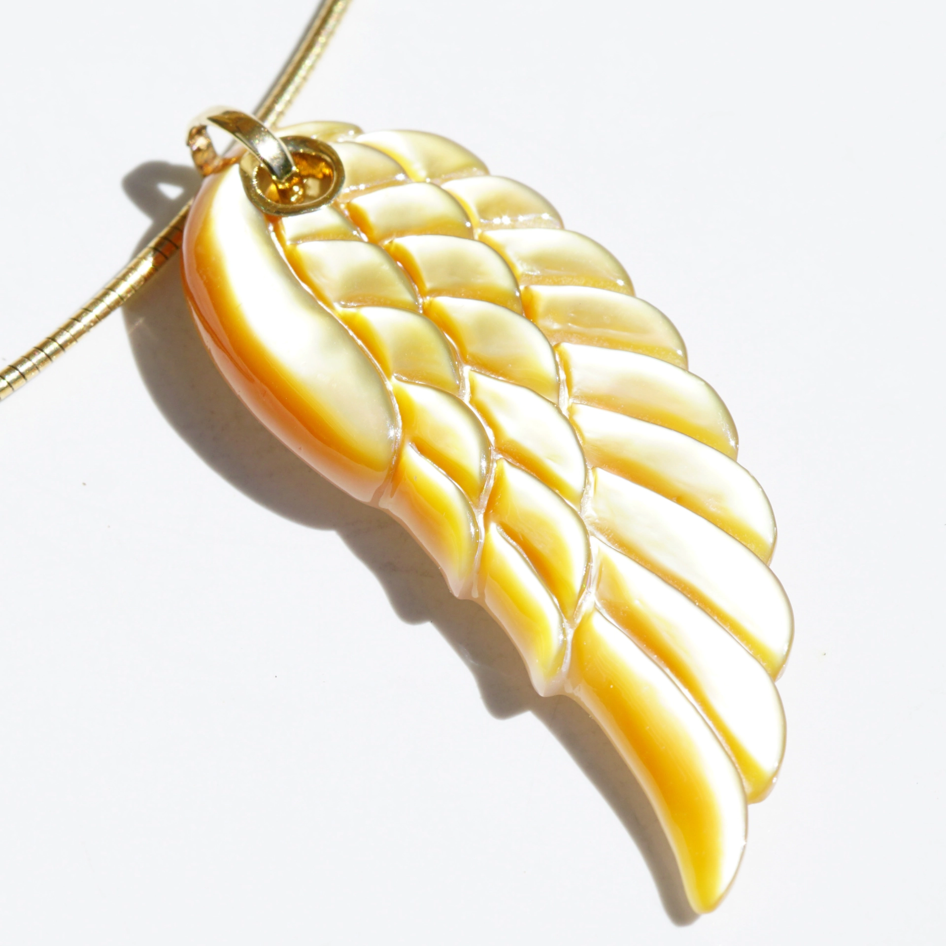 Pendant Wing Mother-of-Pearl 585 Yellow Gold Angel Wings