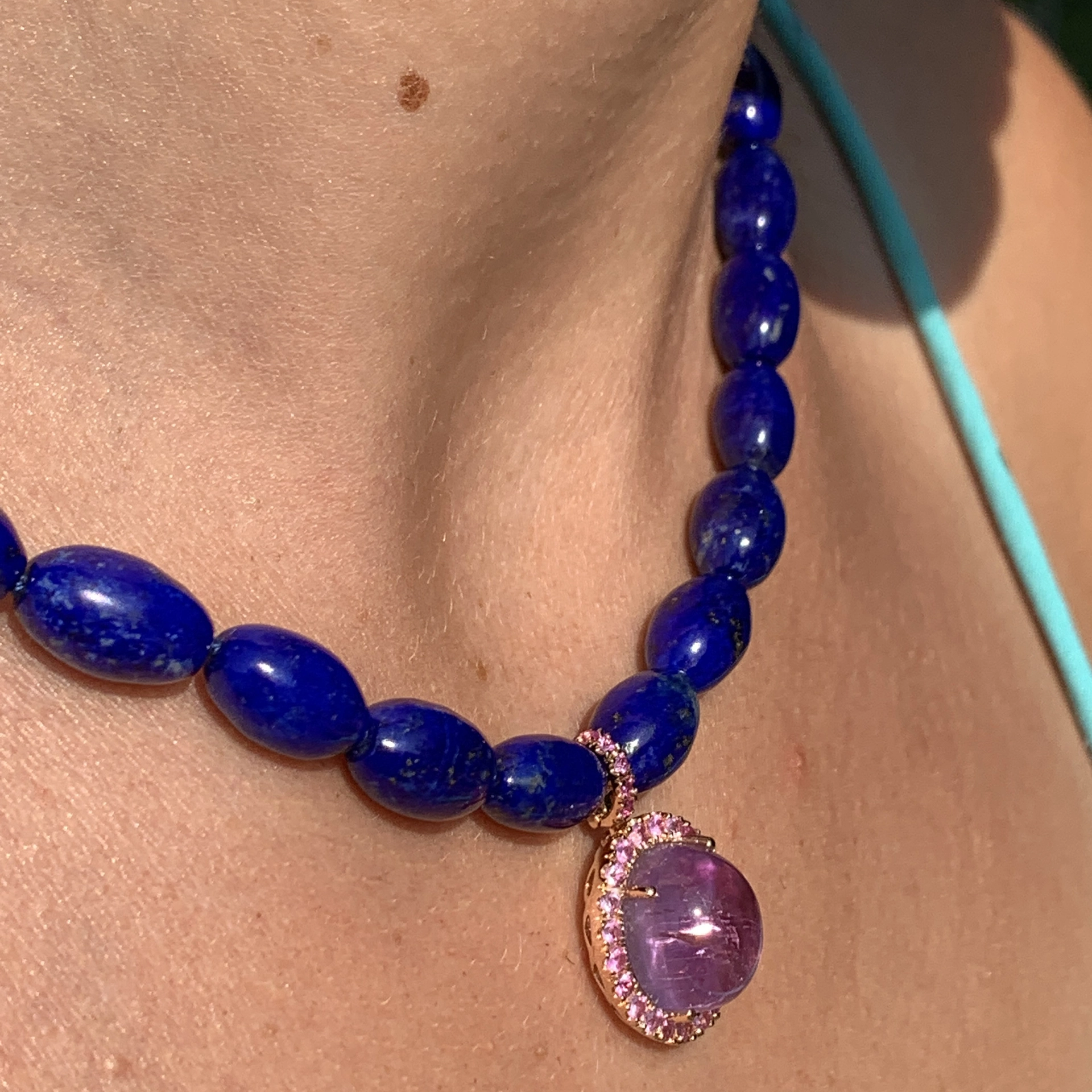 Kunzit Saphir Lapis Lazuli Collier 750er Gold 11.77 ct AAA+ mit Clip designed in Valenza