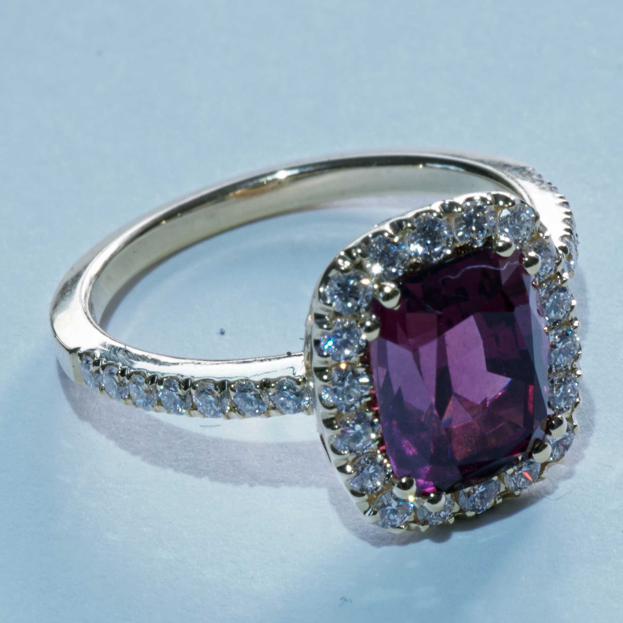 Rhodonite Brilliant Ring 3.34 ct 0.55 ct 750 Yellow Gold... more beautiful than the most expensive Ruby Ring