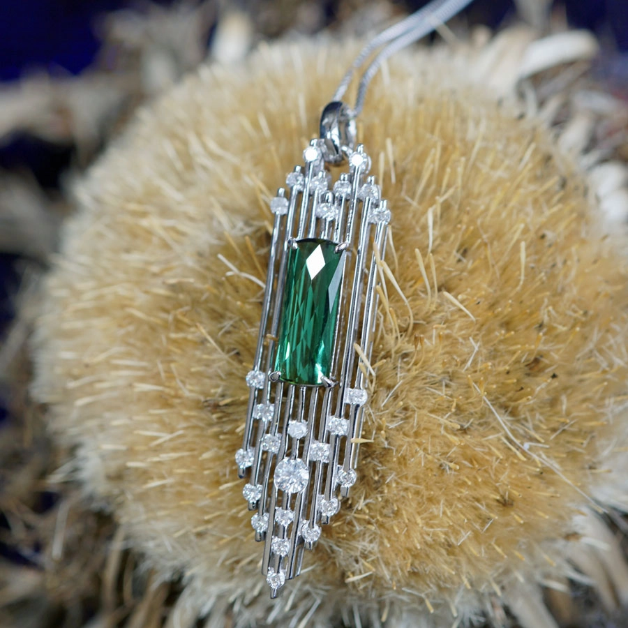 Tourmalin Brilliant Pendant with Chain 18 kt White Gold