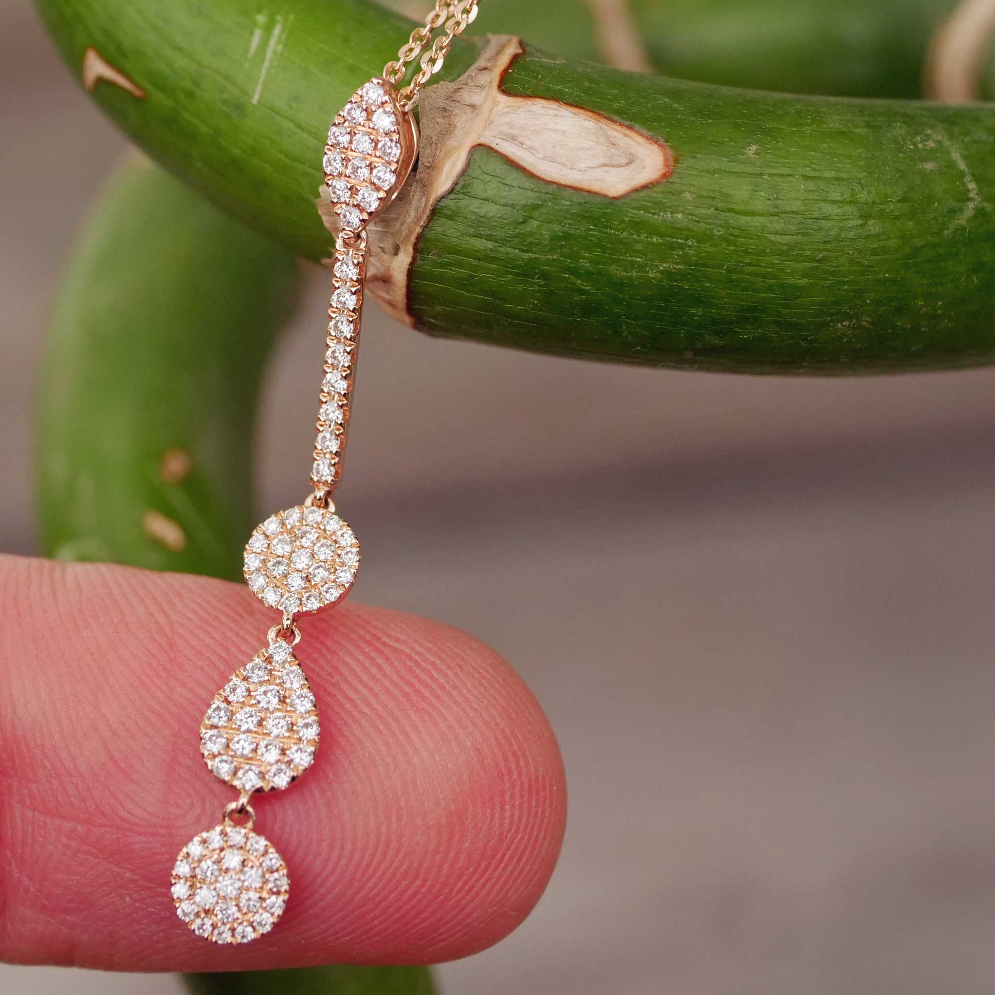 Brilliant Pendant with Chain 750 Rose Gold... Petit Jewellery with a lot of WOW