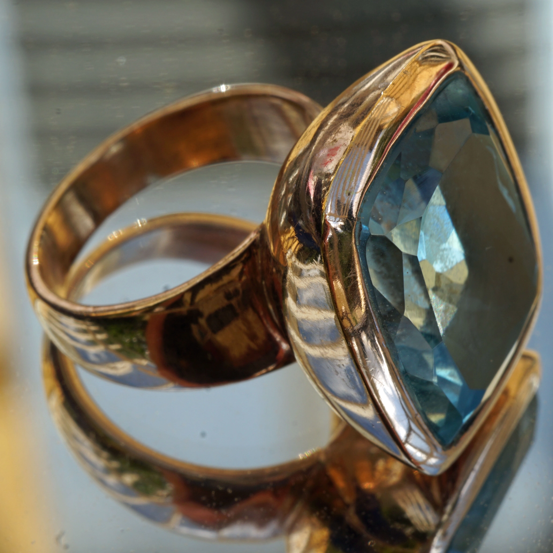 Bluetopaz Ring 27 ct Silver Rosegold Plated....Wow Jewelry