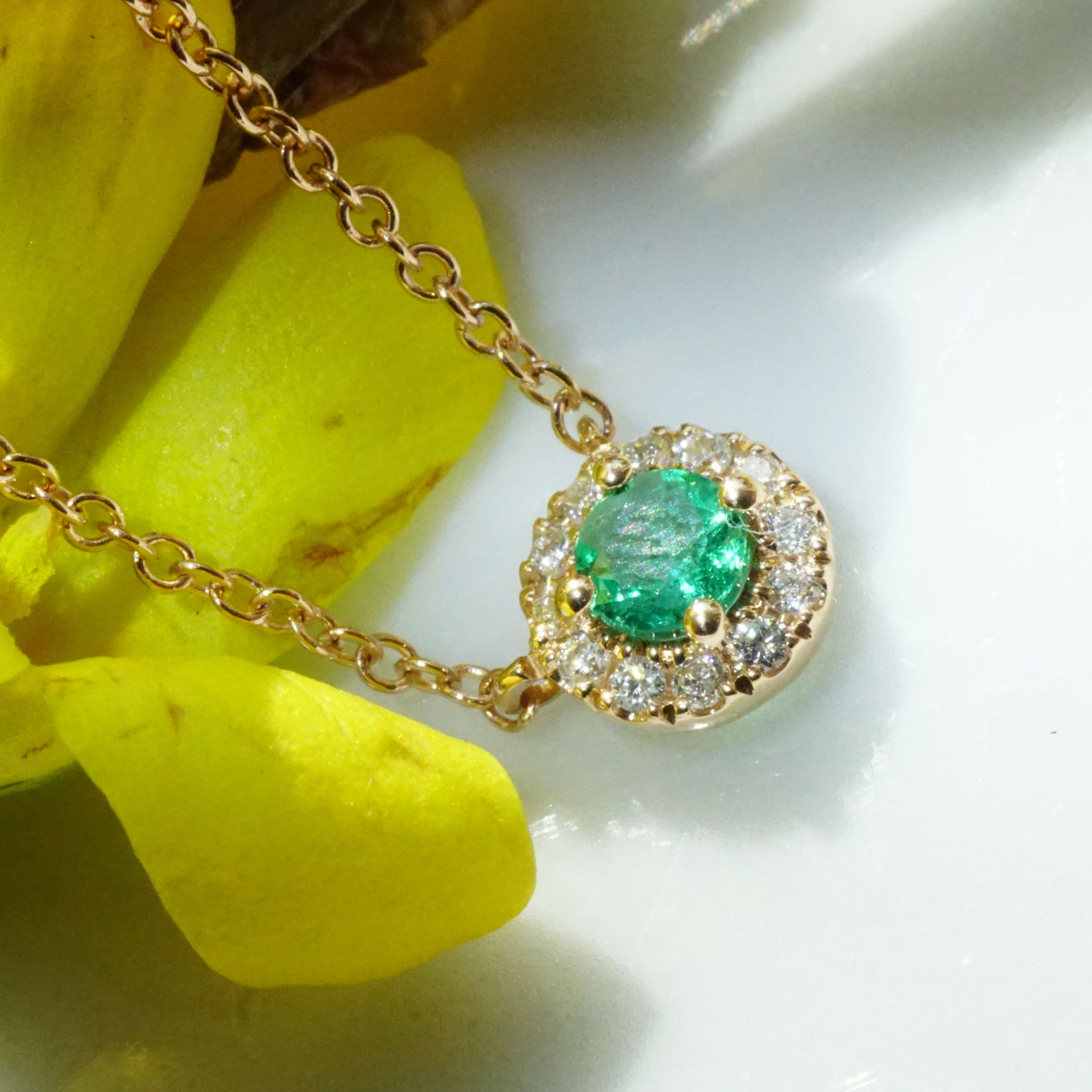 Emerald Brilliant Necklace 18 kt Rose Gold..the sweetest petit Necklace