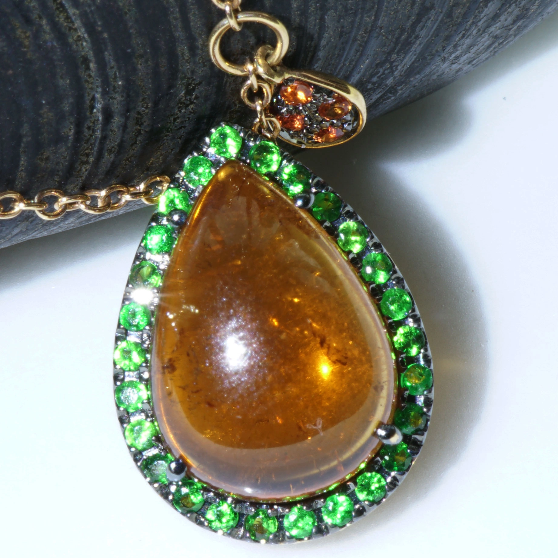 Turmalin Pendant..great Color...green Tsavorith and yellow-pinkish Turmalin and Saphire 18 kt Rosegold