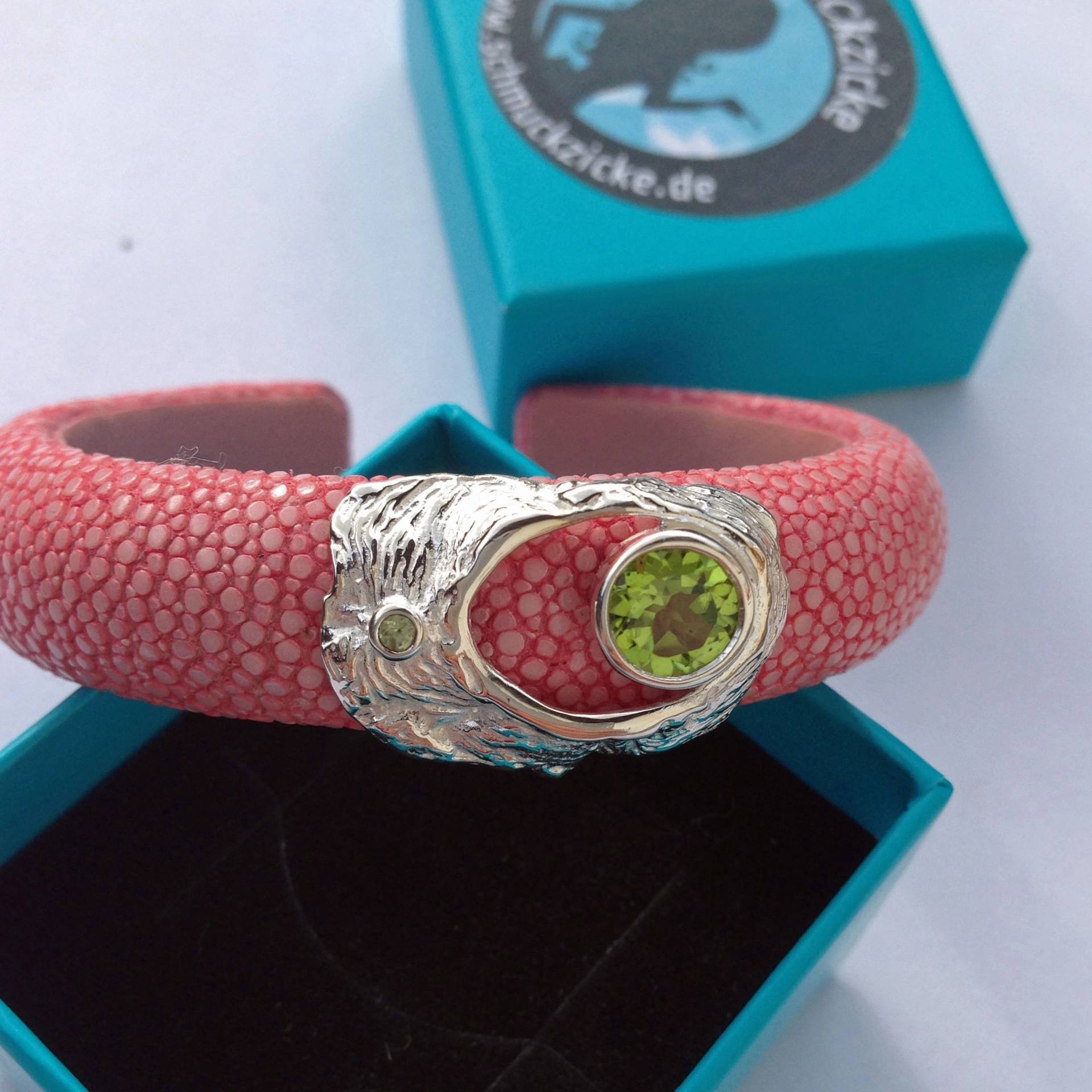 Peridot-Rochenleder-Armreif, 925/-Silber