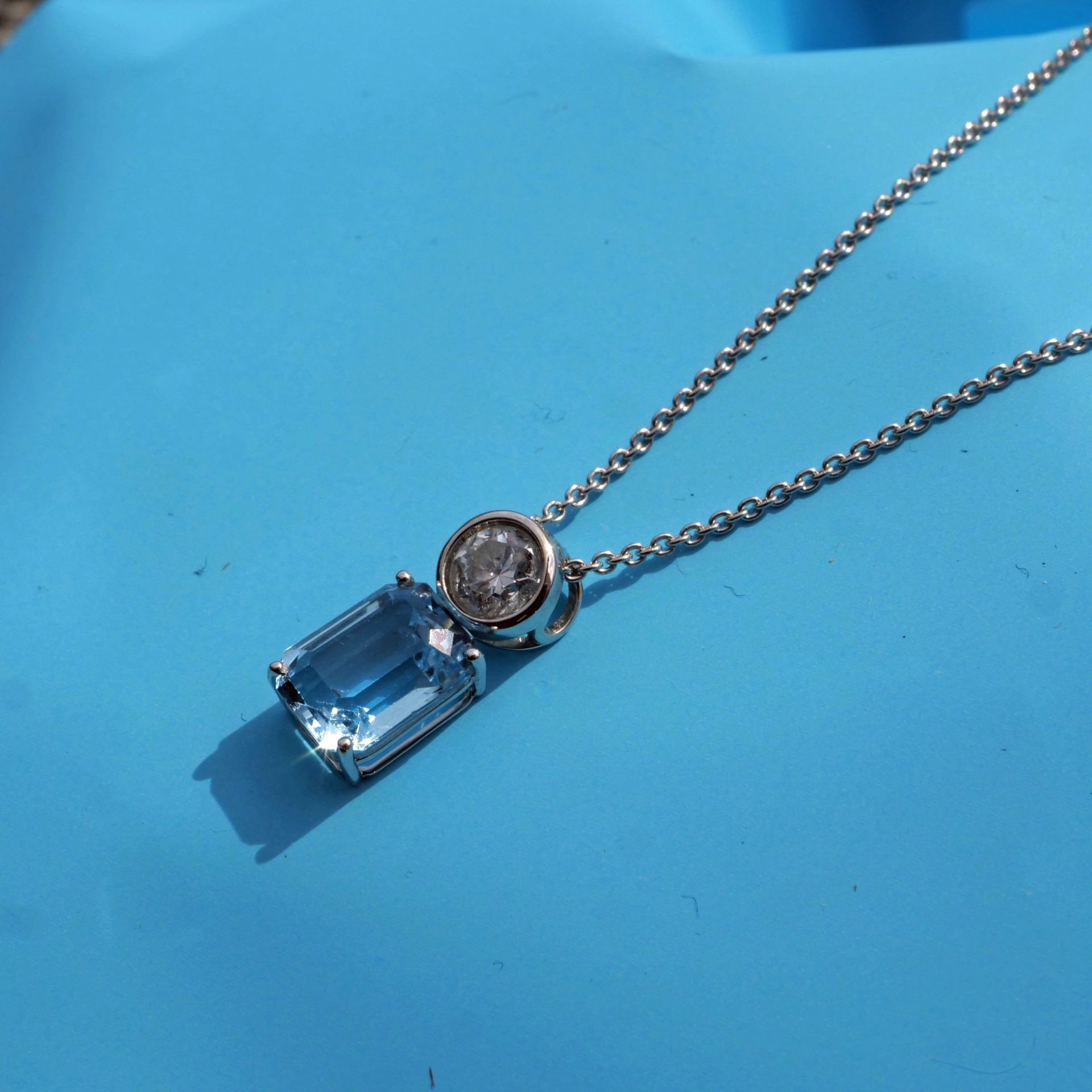Aquamarin Brillant Anhänger m. Kette 750er Weissgold 1.82 ct 0.42 ct....blue ice