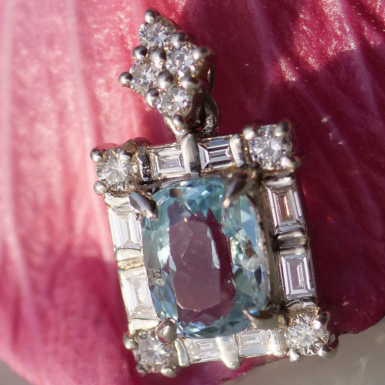 Platinium Aquamarin and Diamonds..a good Choice